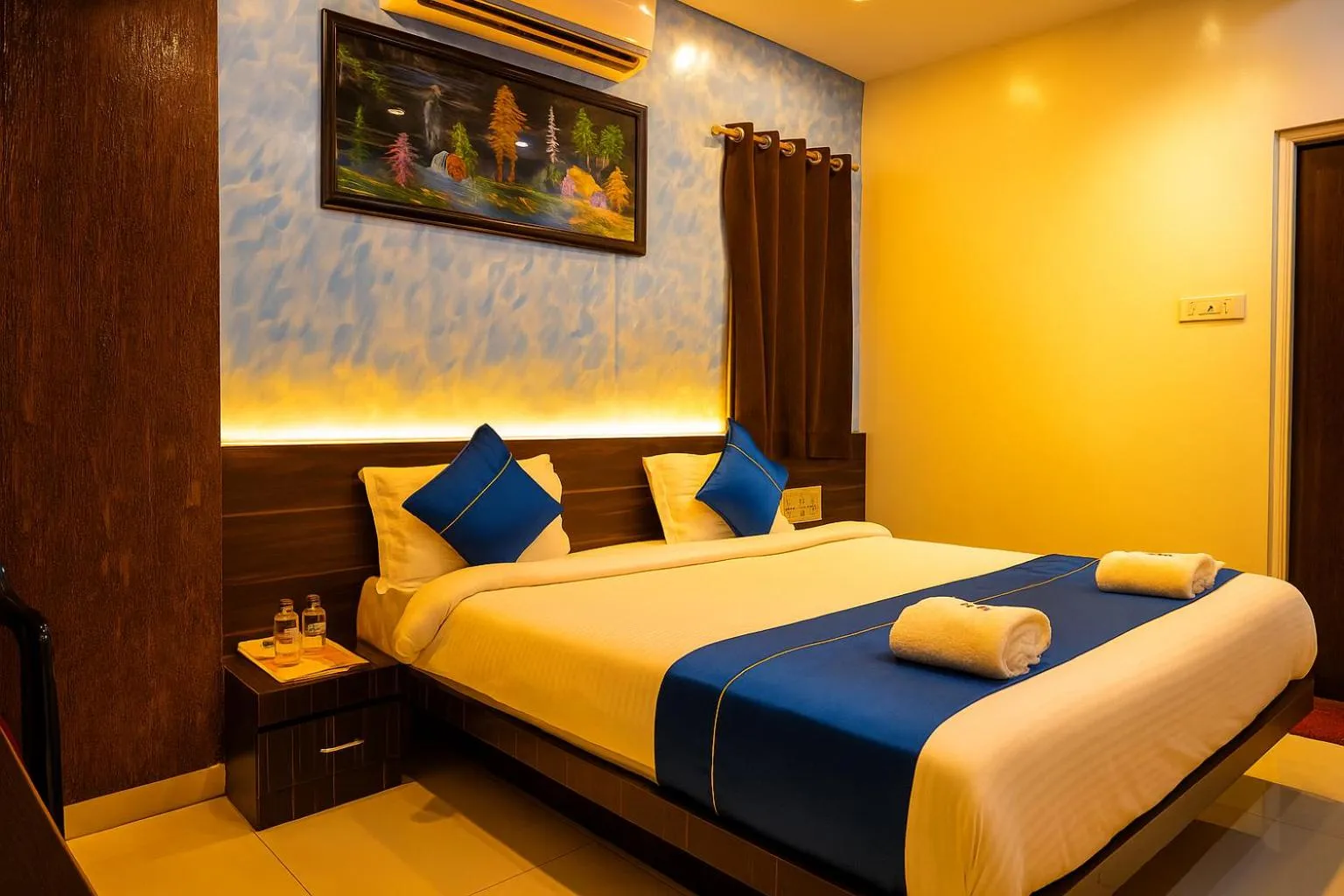 Bed in Hotel Avon International