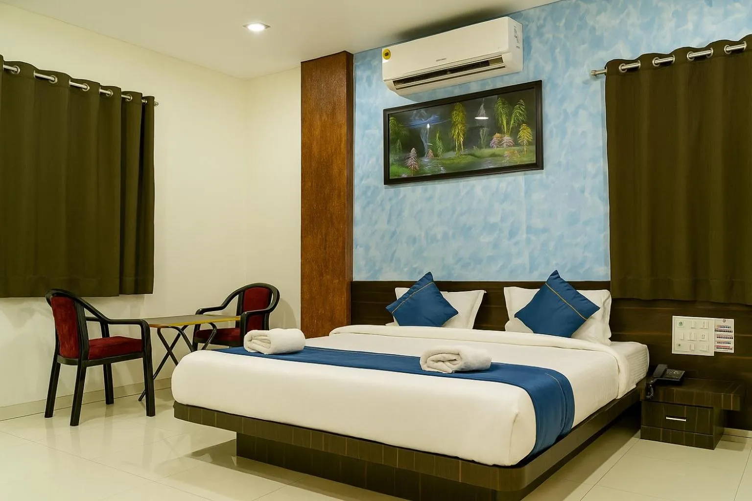 Bed in Hotel Avon International