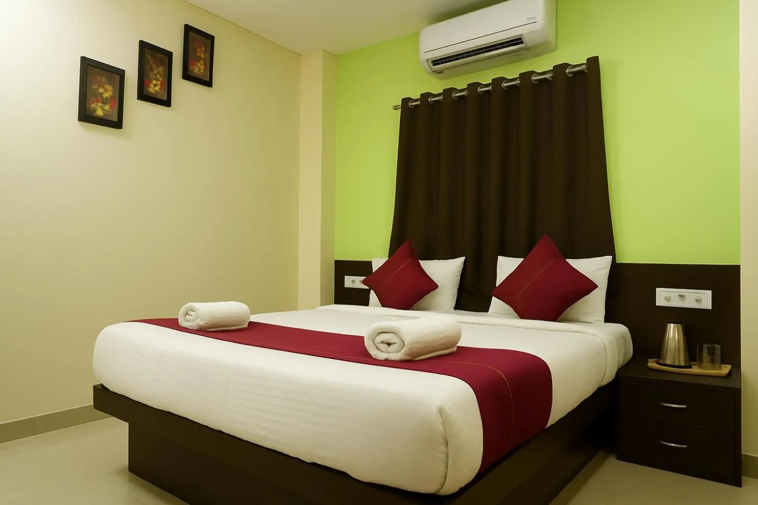 Bedroom, Bed in Hotel Avon International