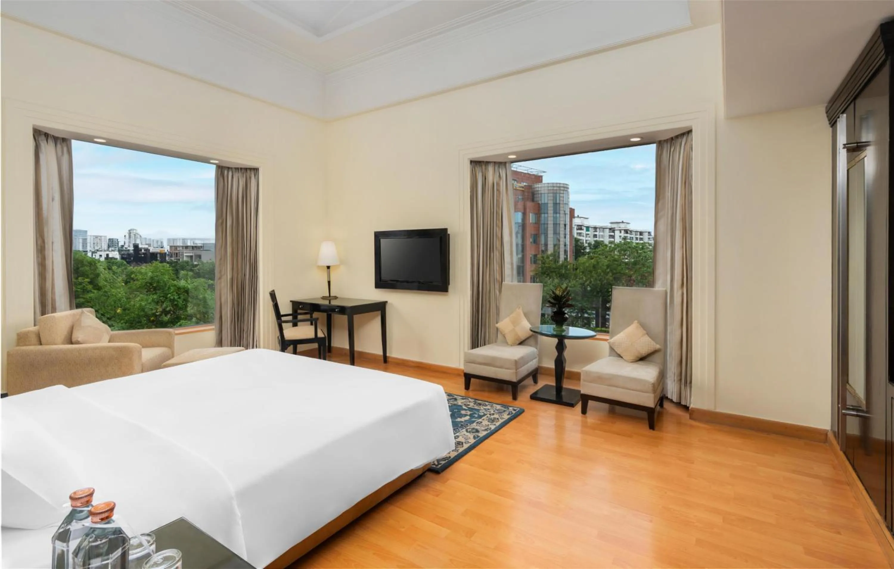 Photo of the whole room, Bed in Park Plaza Gurgaon