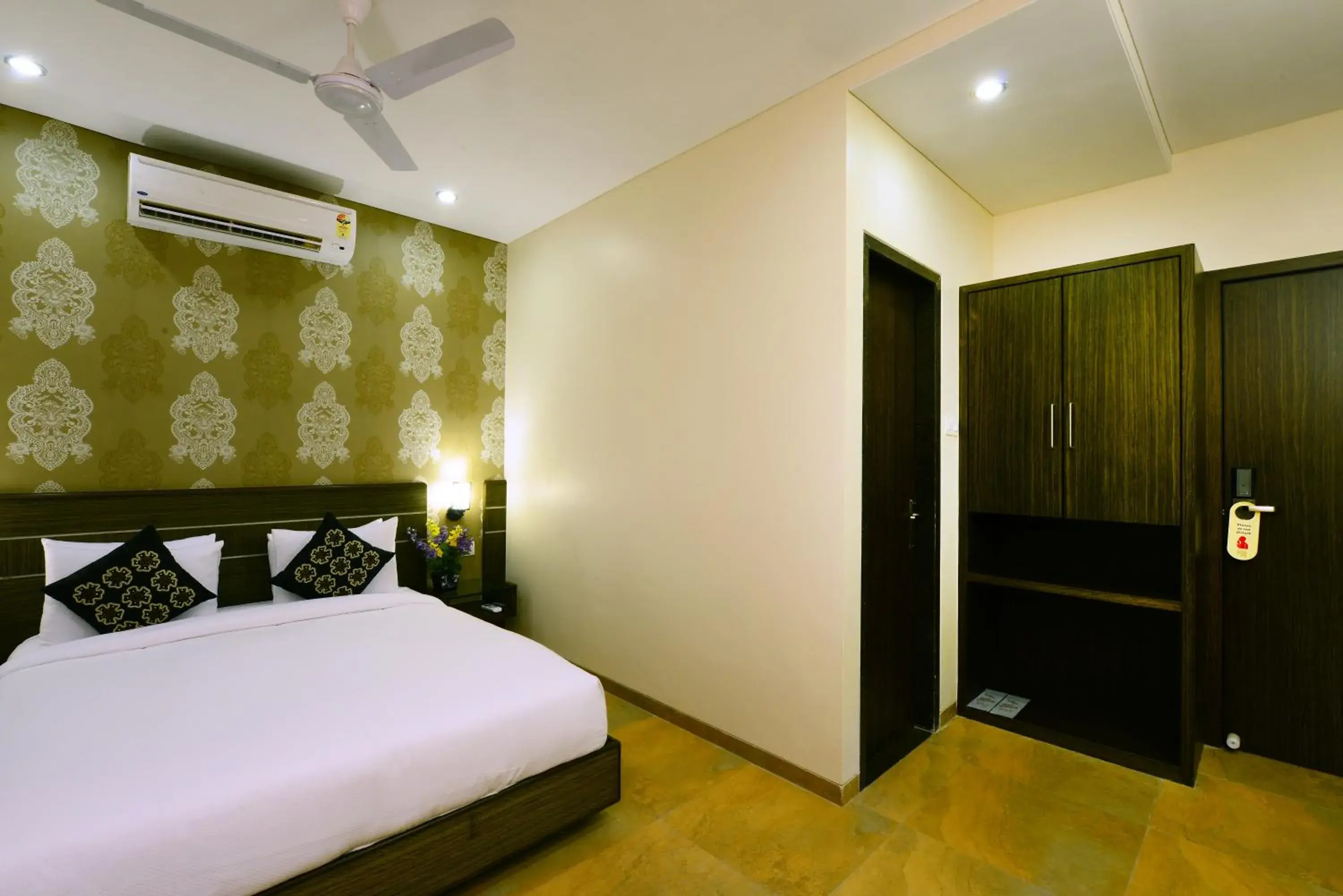 Classic Double Room with Free Temple Pick up and Drop in JC Castle Classic Double Room with Free Temple Pick up and Drop in JC Castle