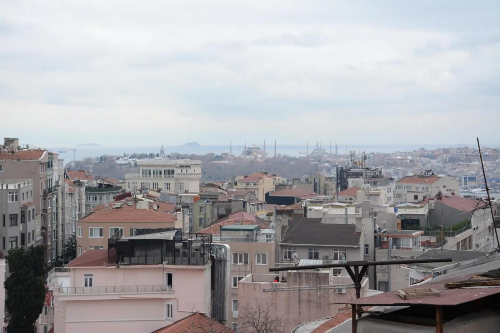 City view in Taksim Square-La Casa Home Concept