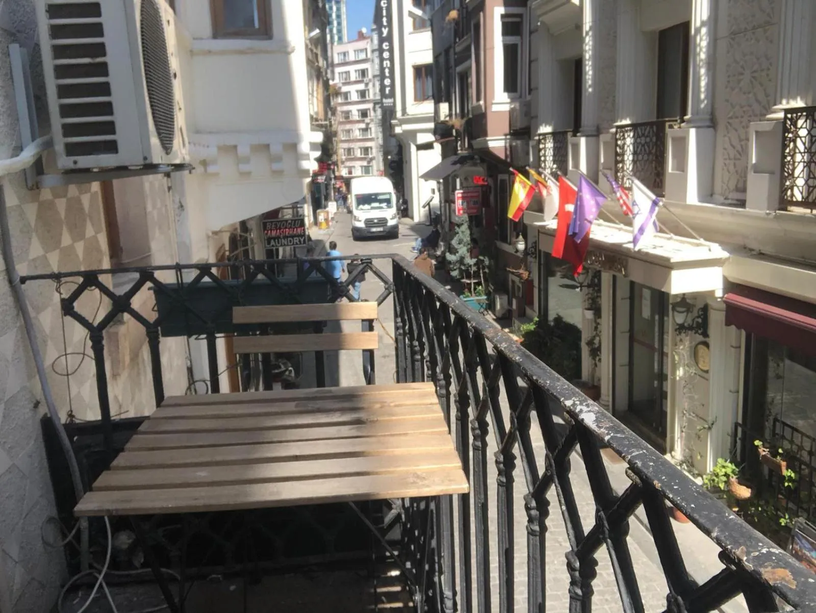 Taksim Square-La Casa Home Concept