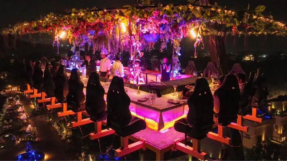 Restaurant/places to eat in Della Resorts