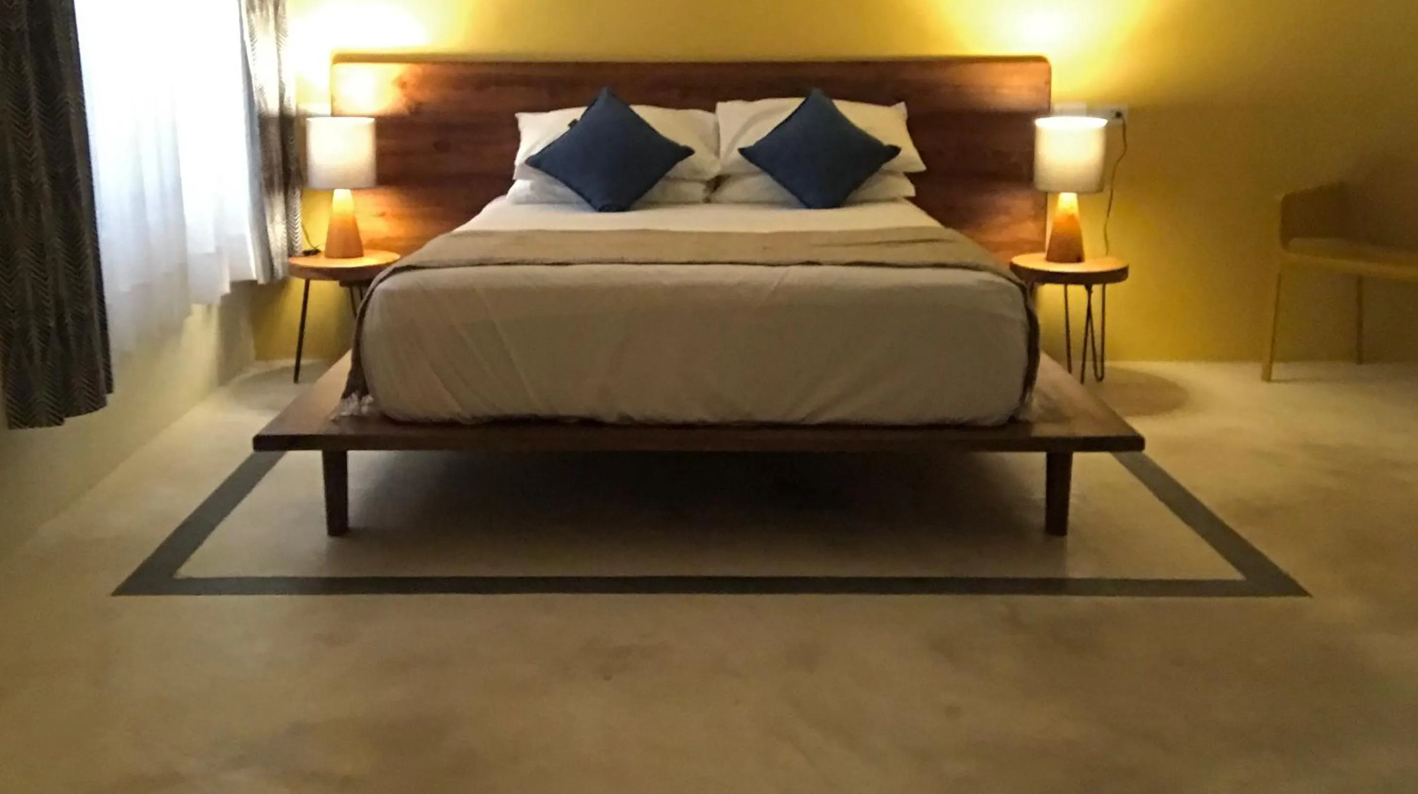 Photo of the whole room, Bed in AURORA