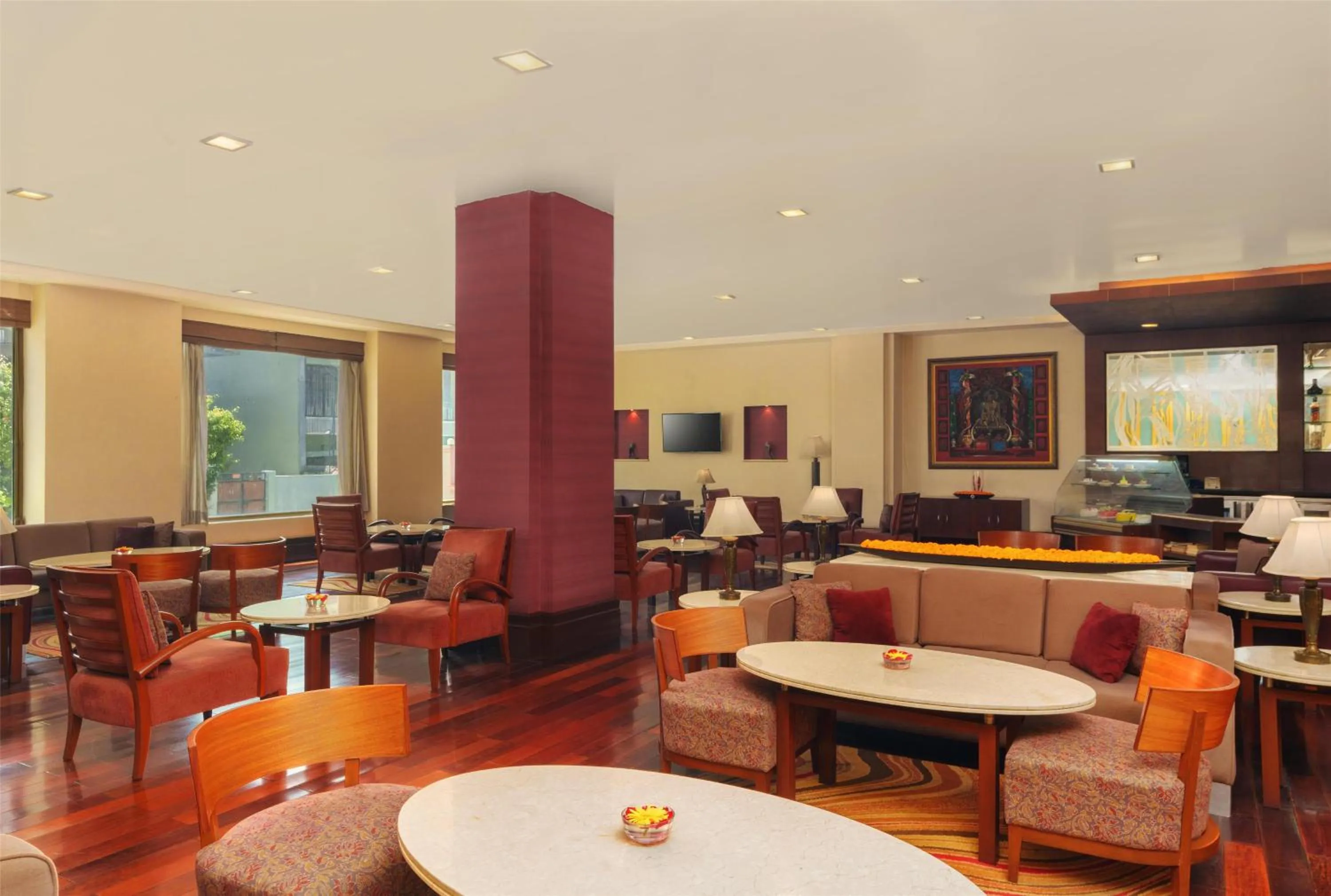 Lounge or bar in Radisson Hotel Varanasi