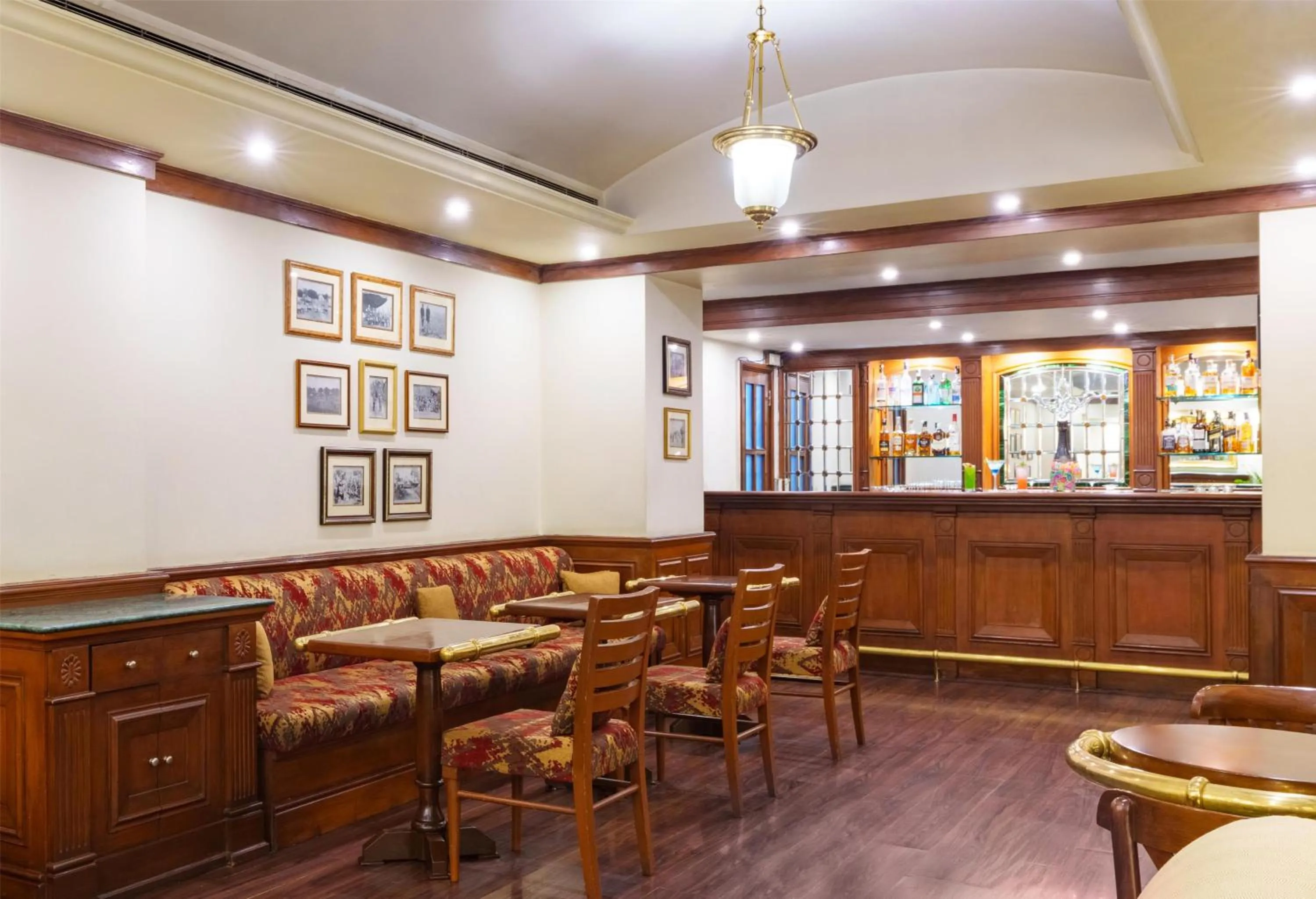 Lounge or bar in Radisson Hotel Varanasi