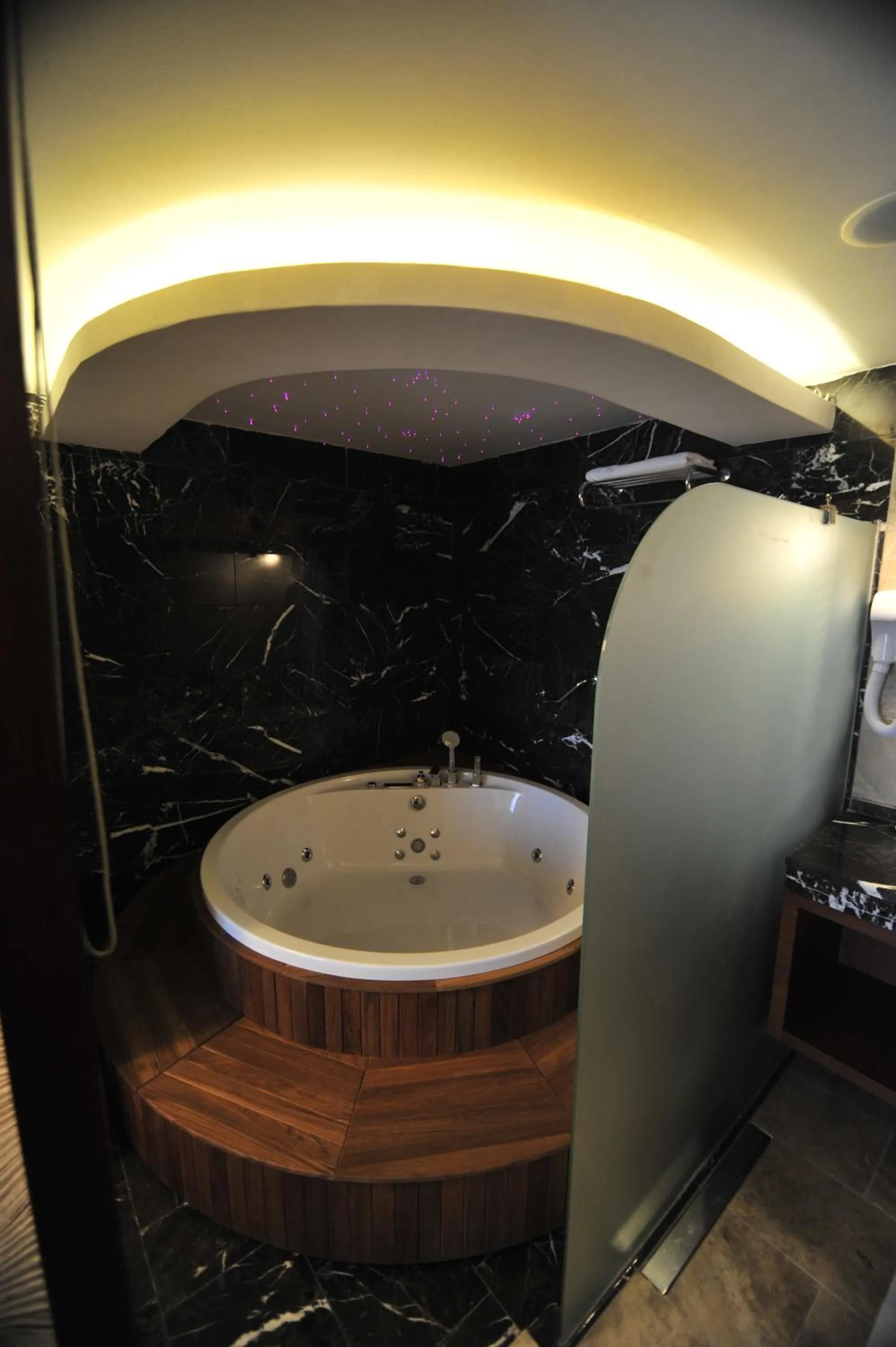 Bathroom in Grand Cenas Hotel