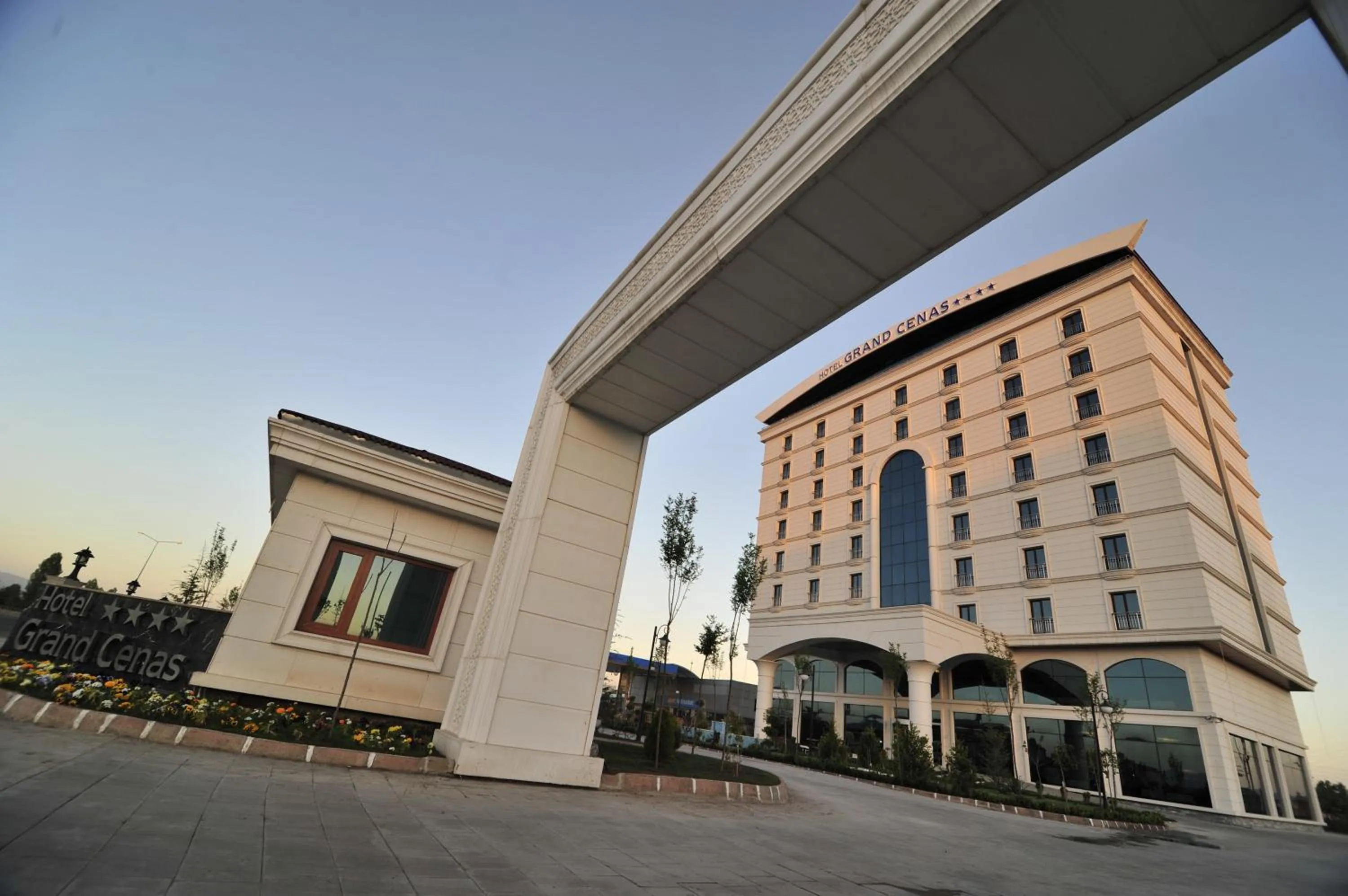 Property building in Grand Cenas Hotel