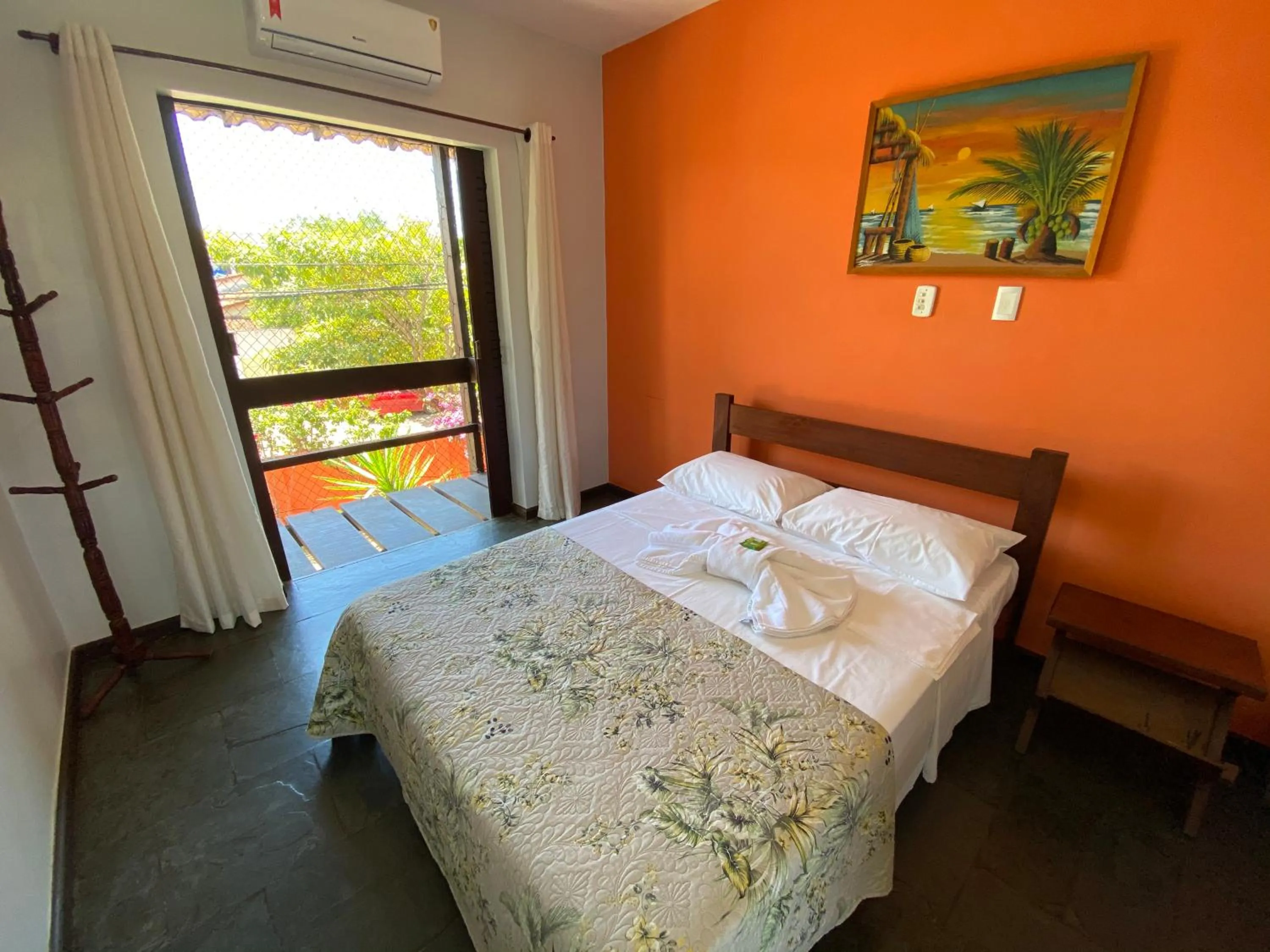 Photo of the whole room, Bed in EcoVila-Zen Bougainville - Hotel Pousada