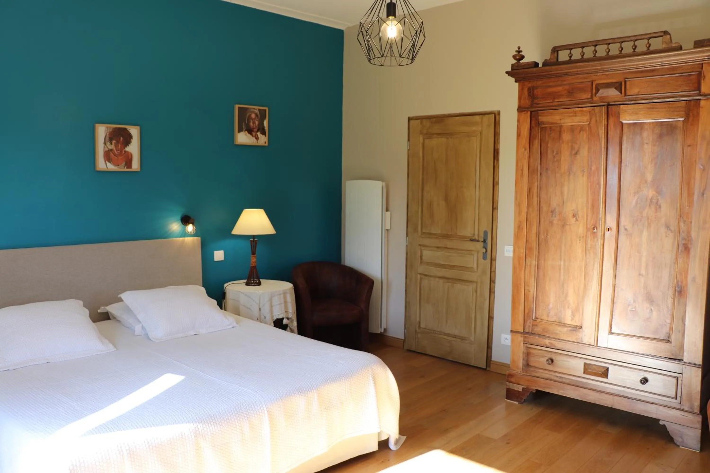 Photo of the whole room in Maison d'hôtes Marimpoey