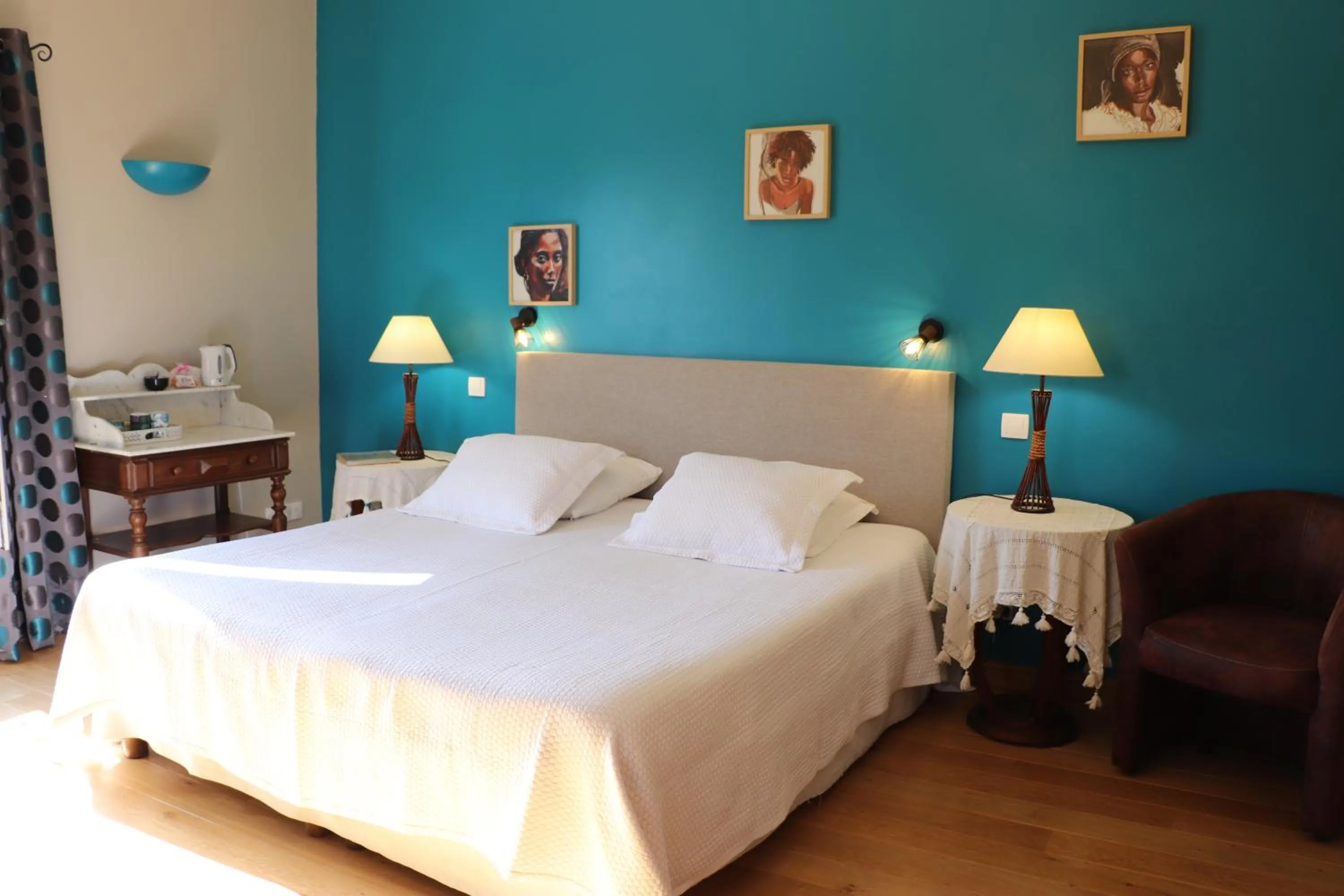 Photo of the whole room in Maison d'hôtes Marimpoey