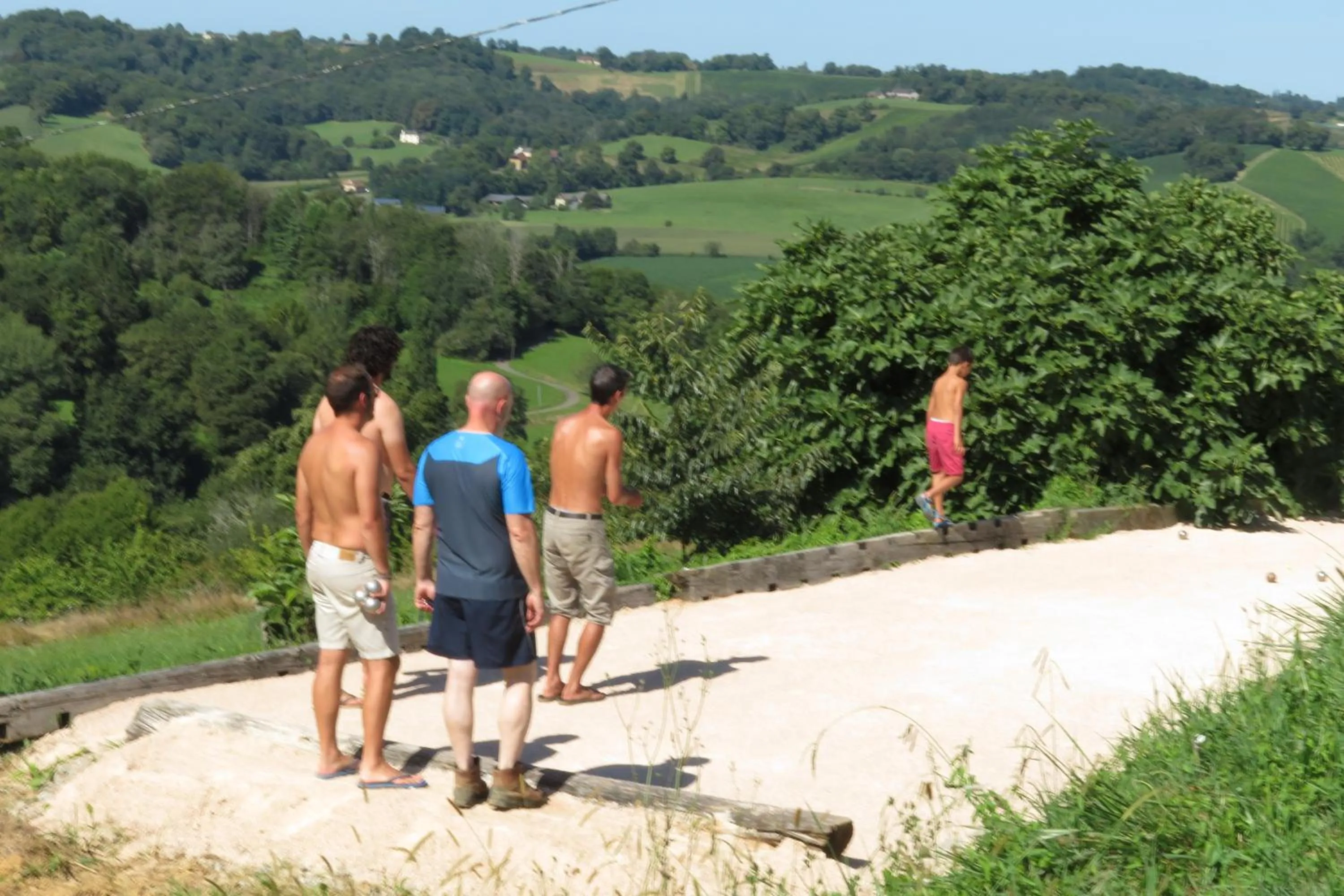 People in Maison d'hôtes Marimpoey