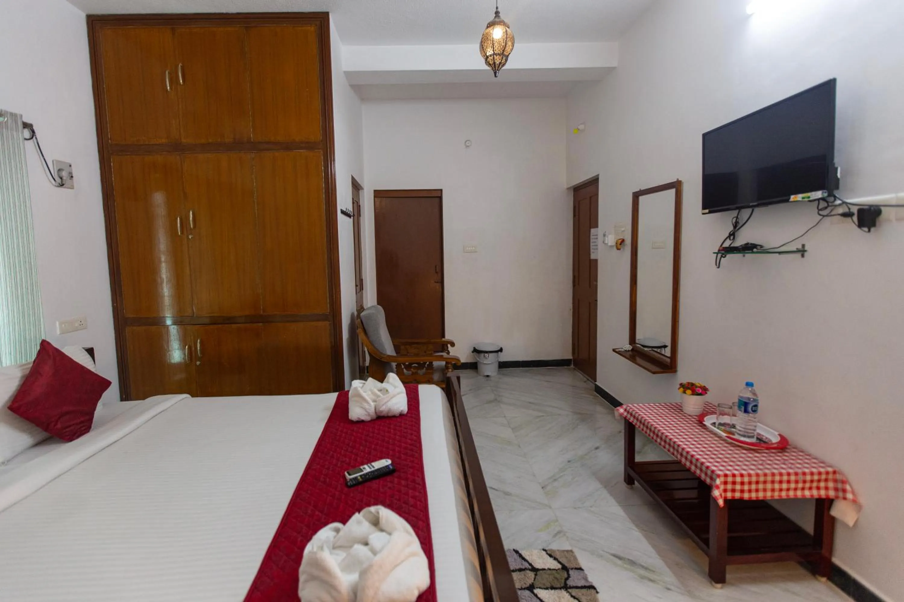 TV and multimedia, Bed in Sunflower Villa