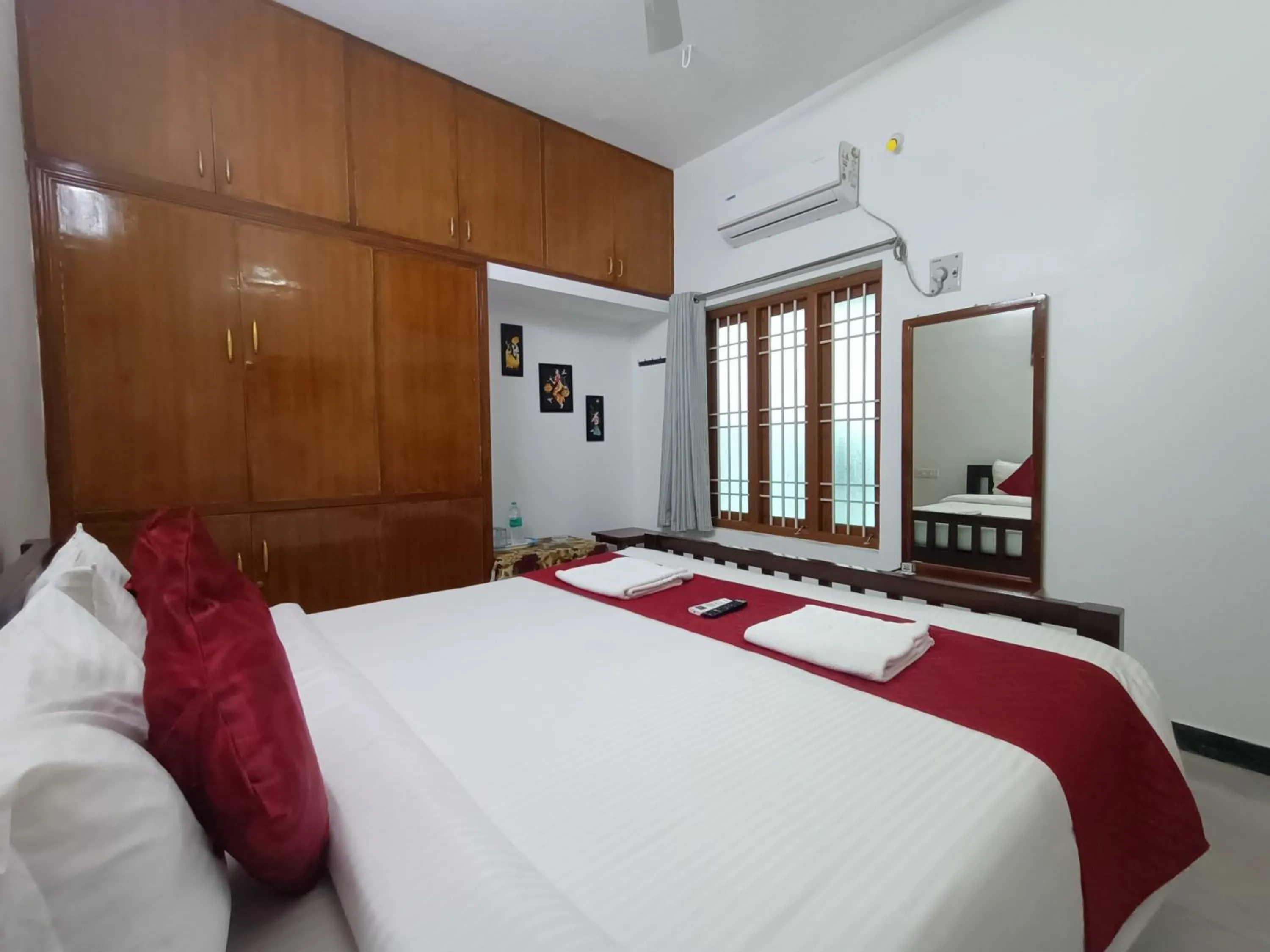 Bedroom, Bed in Sunflower Villa