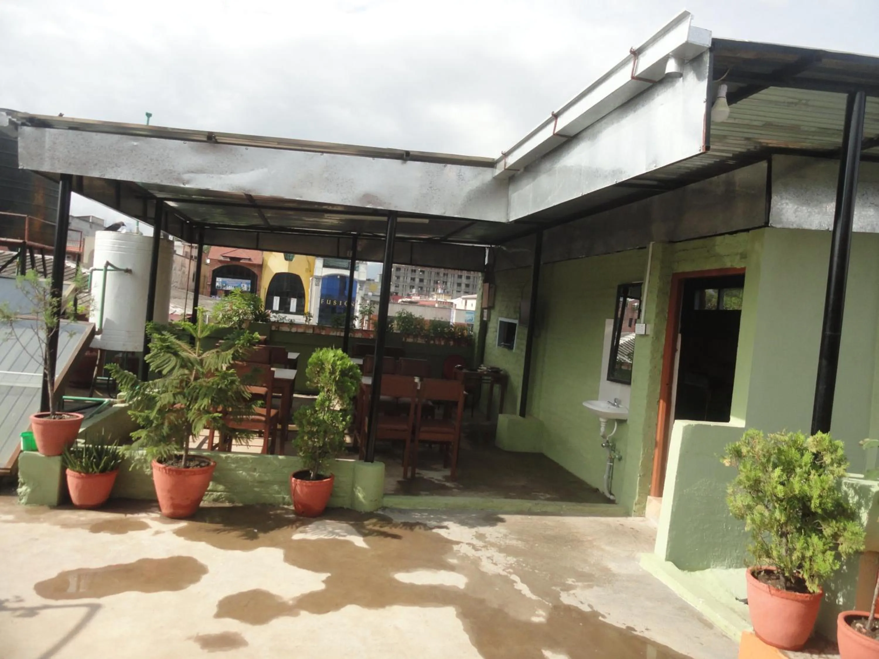 Balcony/Terrace in hotel Backpackers inn