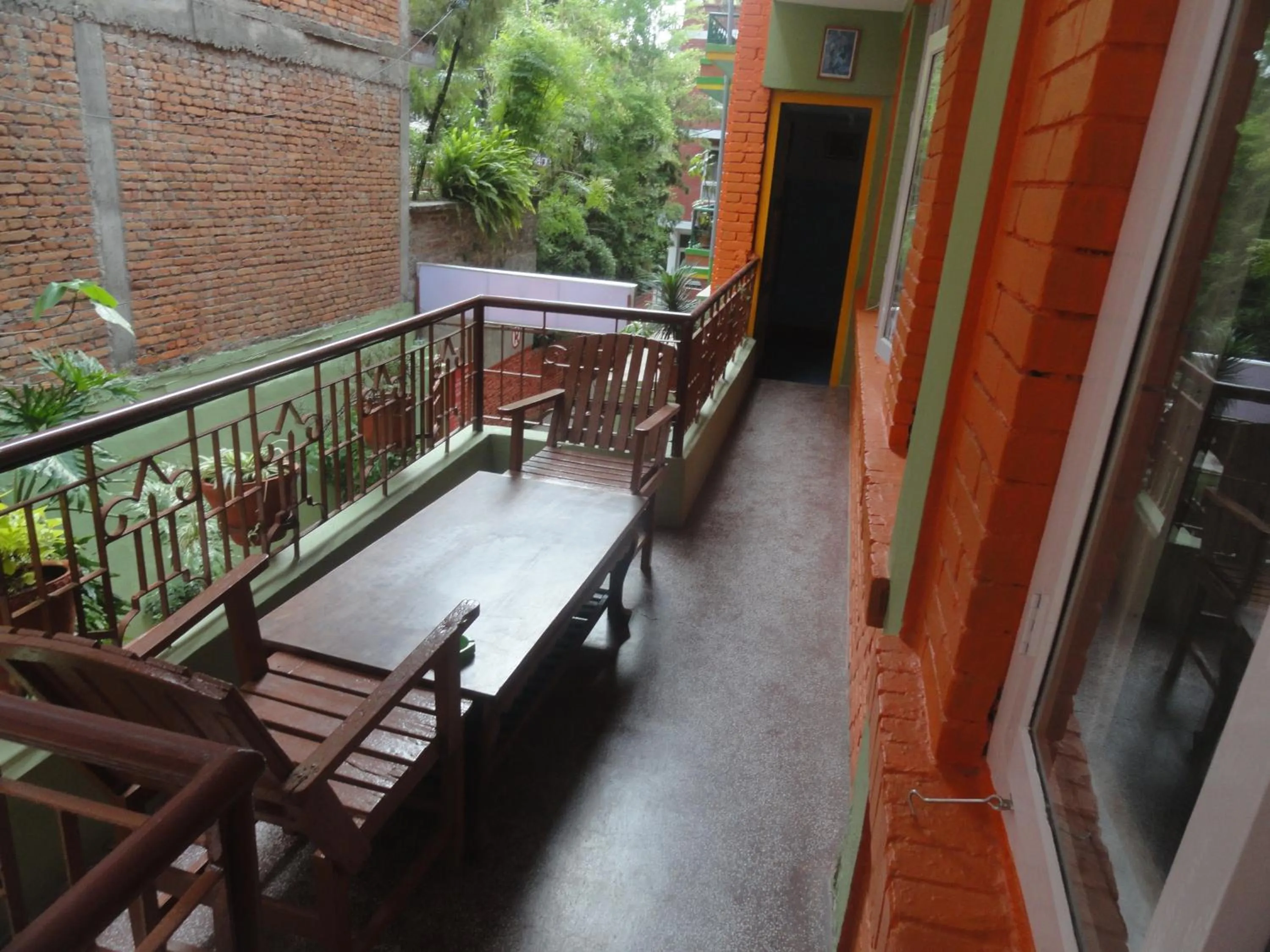 Balcony/Terrace in hotel Backpackers inn