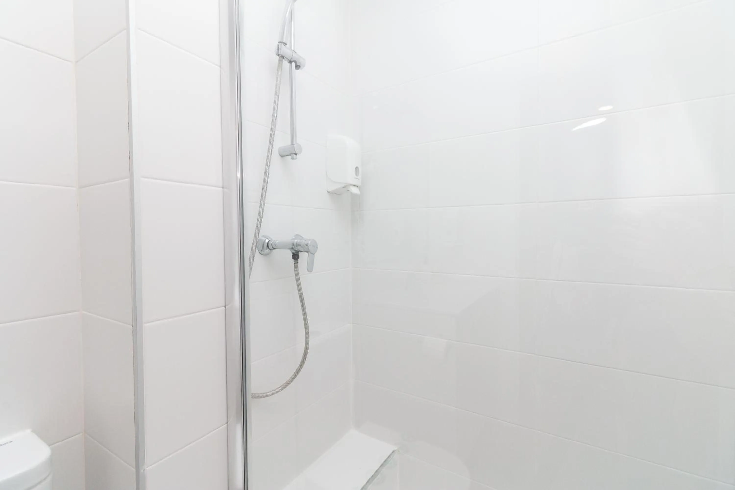 Shower in BET Apartments - Reig