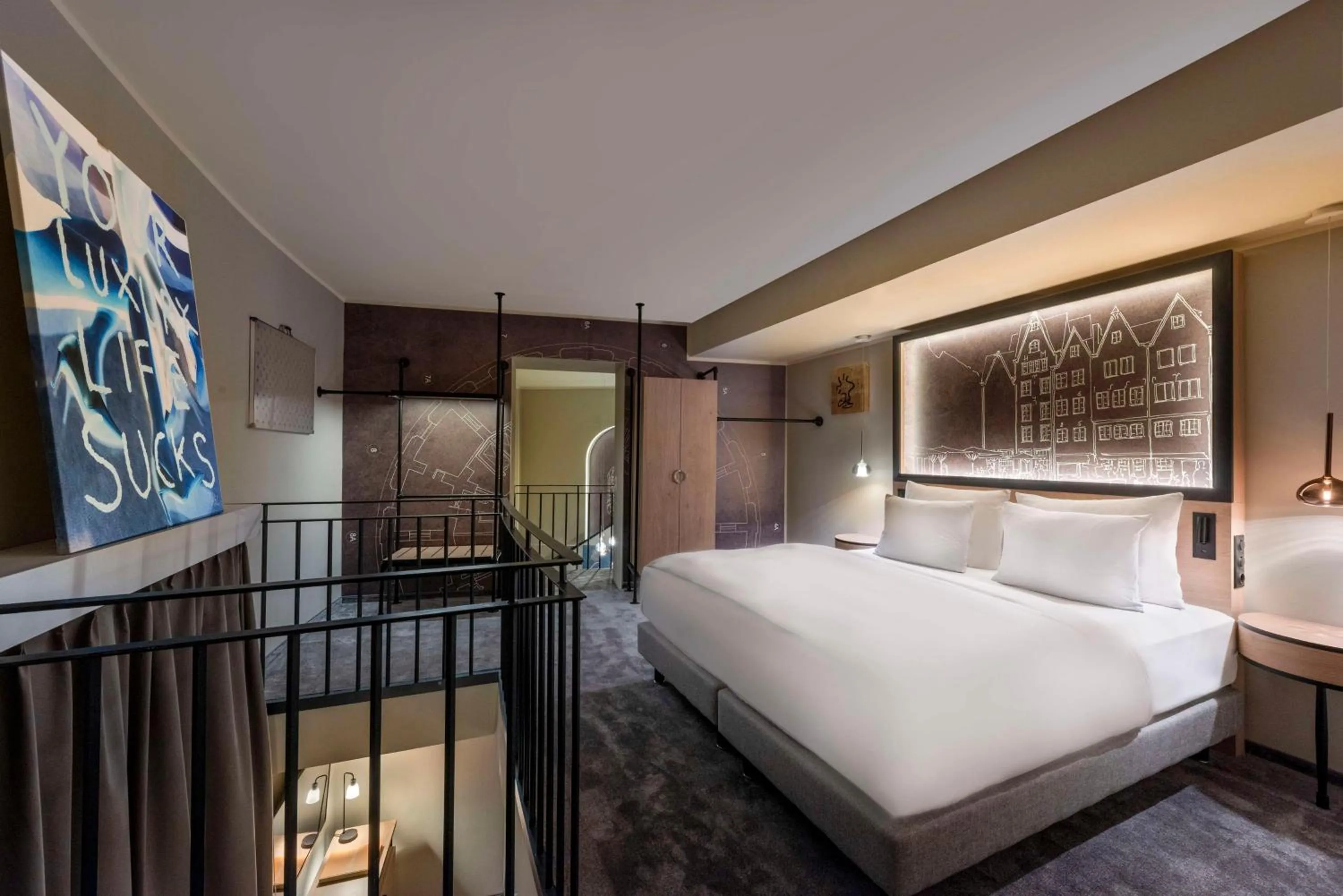 Bed in Wasserturm Hotel Cologne, Curio Collection by Hilton