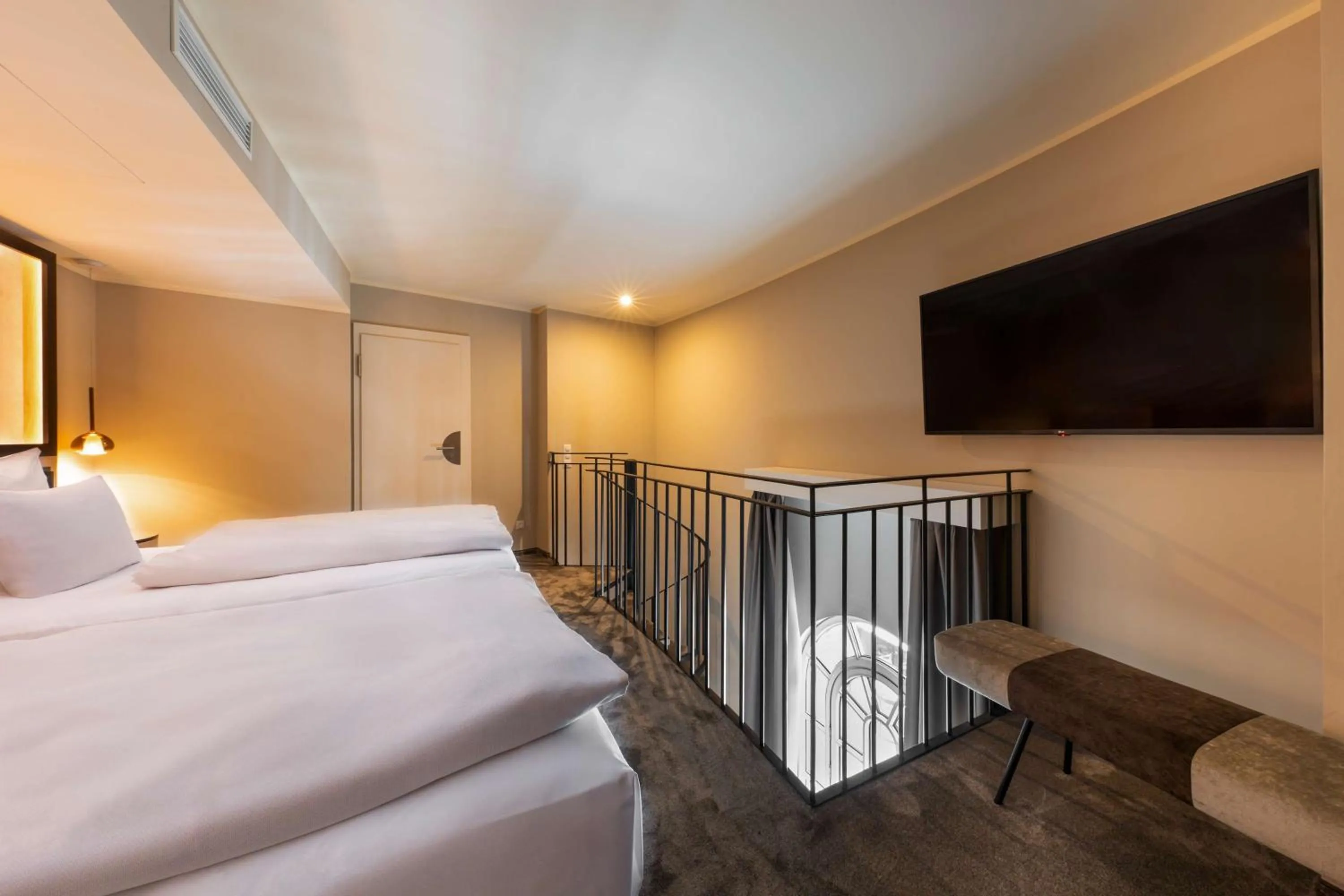 Bed in Wasserturm Hotel Cologne, Curio Collection by Hilton