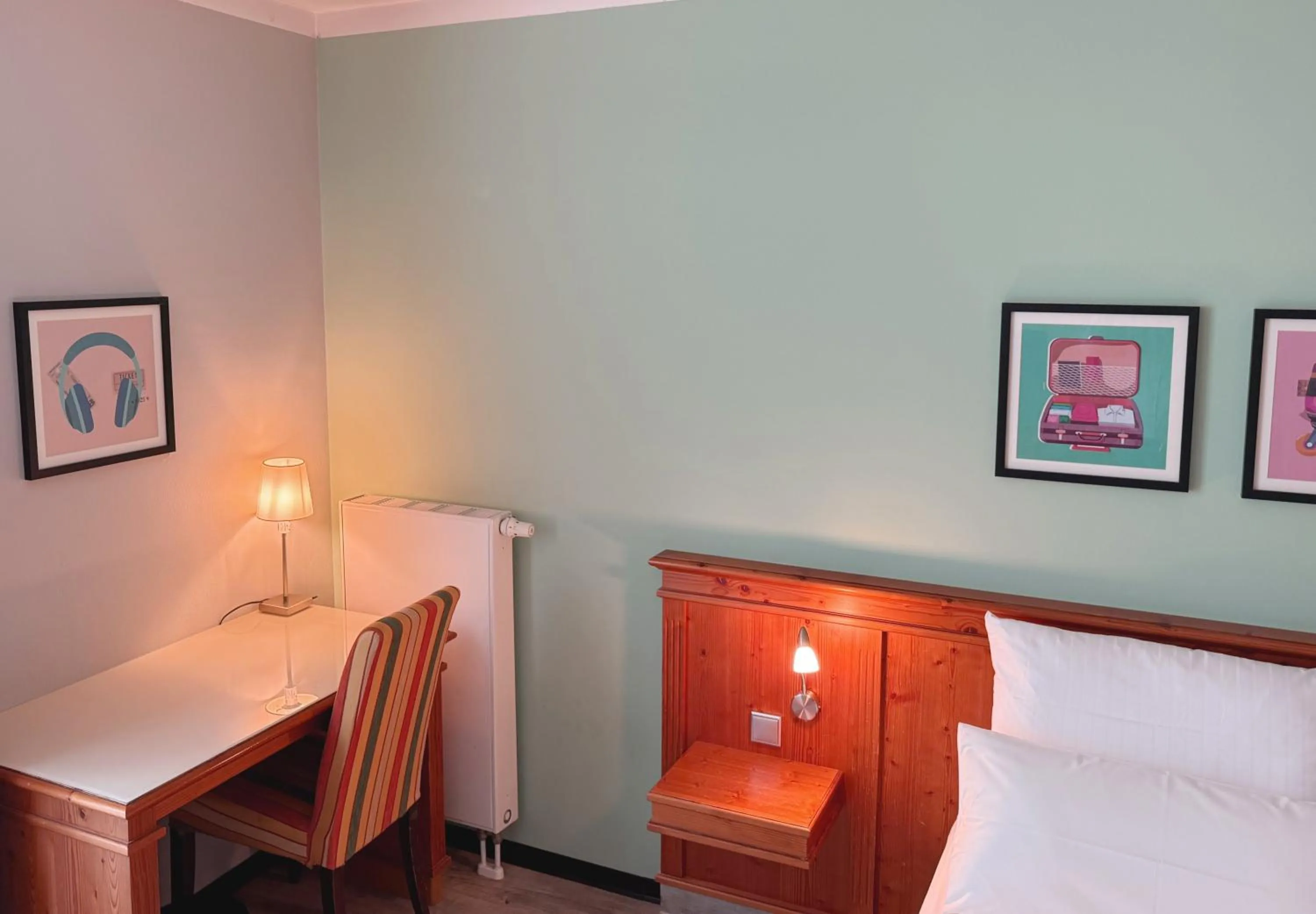 Photo of the whole room, Bed in Garner Hotel Munich - Messe by IHG