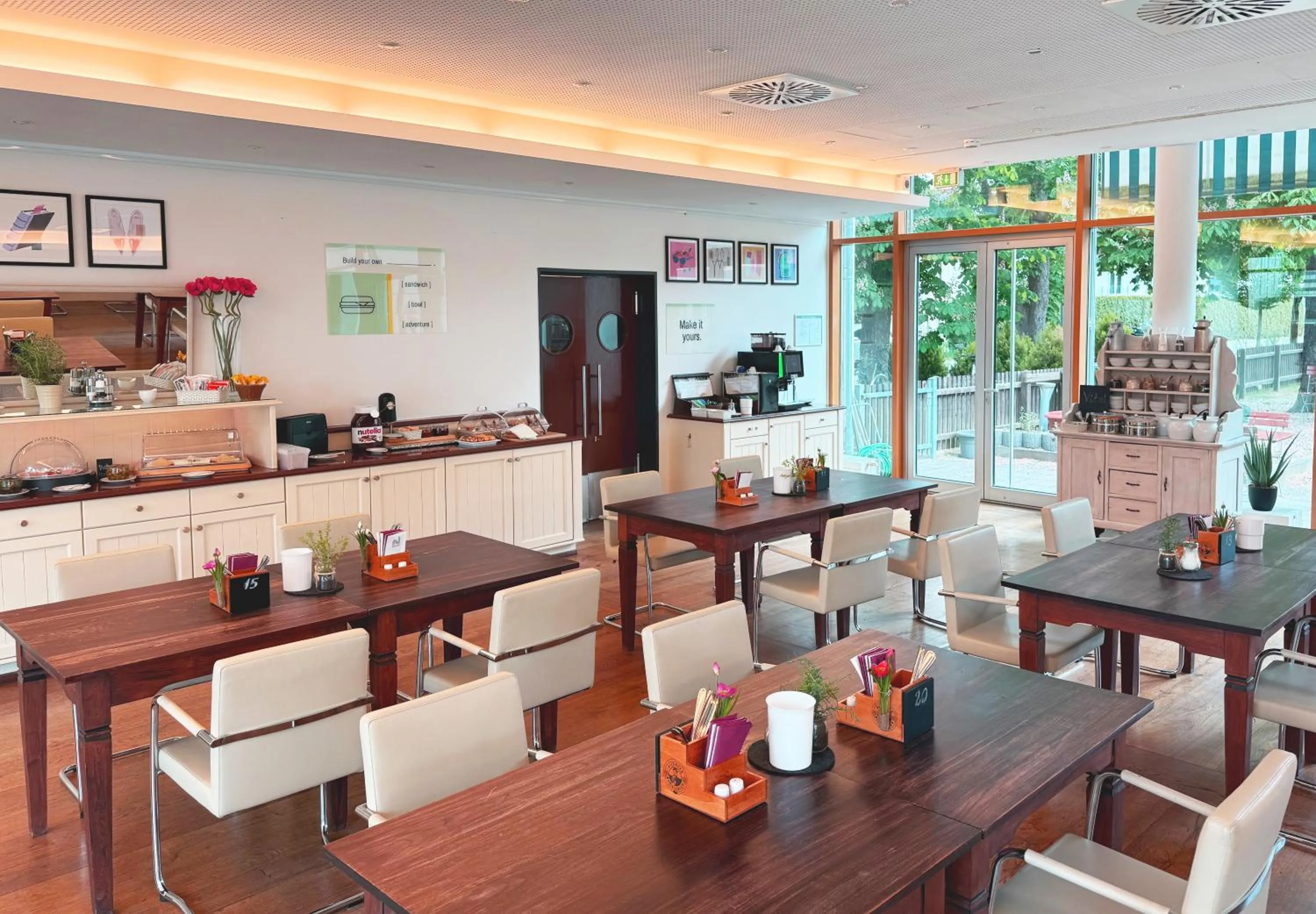 Dining area in Garner Hotel Munich - Messe by IHG