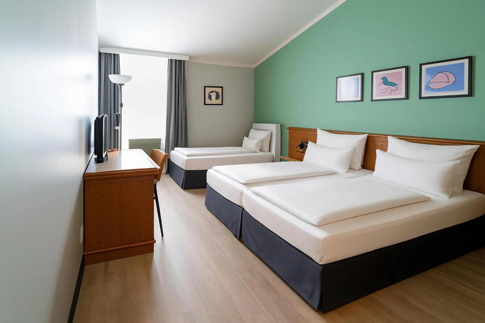 Photo of the whole room, Bed in Garner Hotel Munich - Messe by IHG