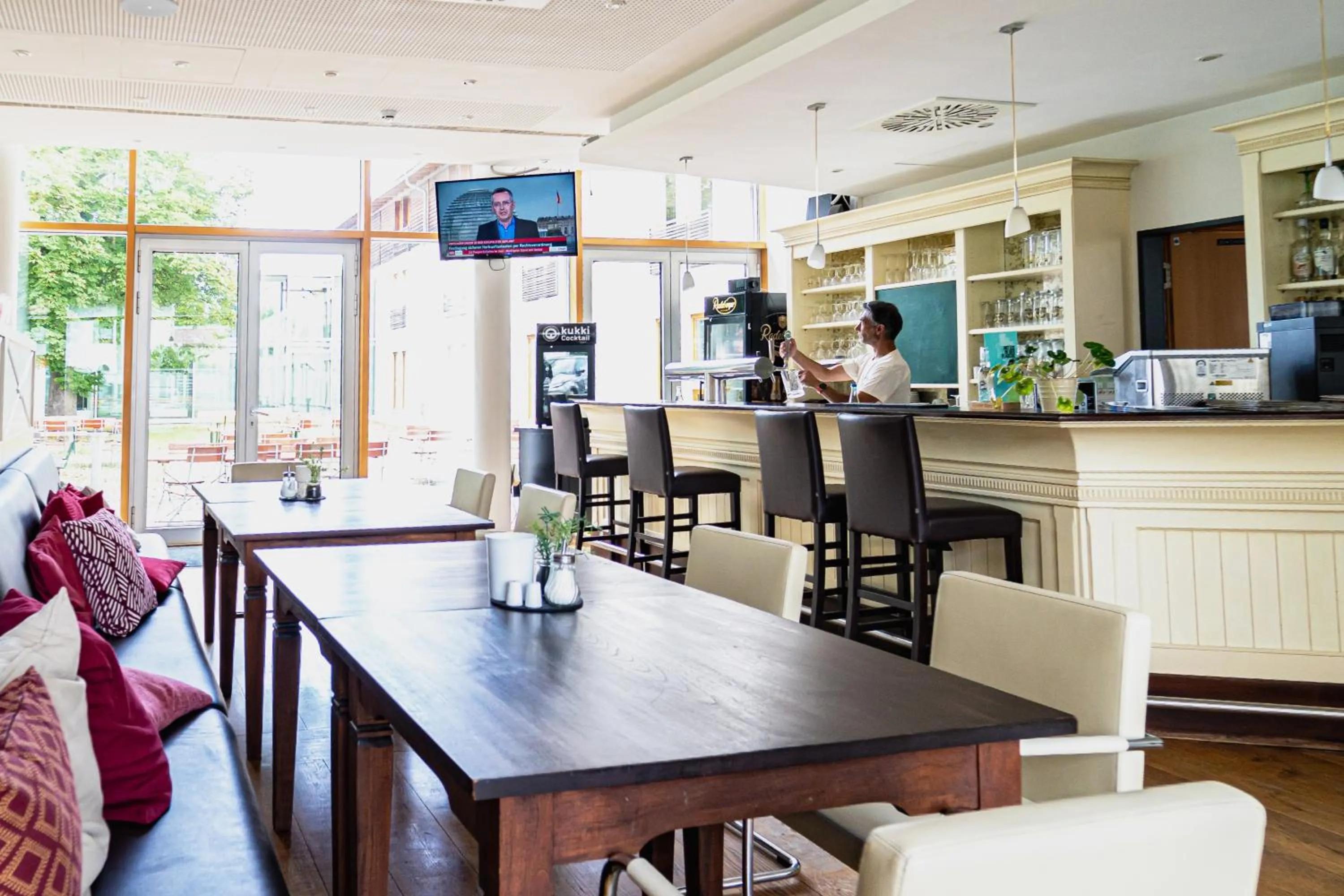 Lounge or bar in Garner Hotel Munich - Messe by IHG