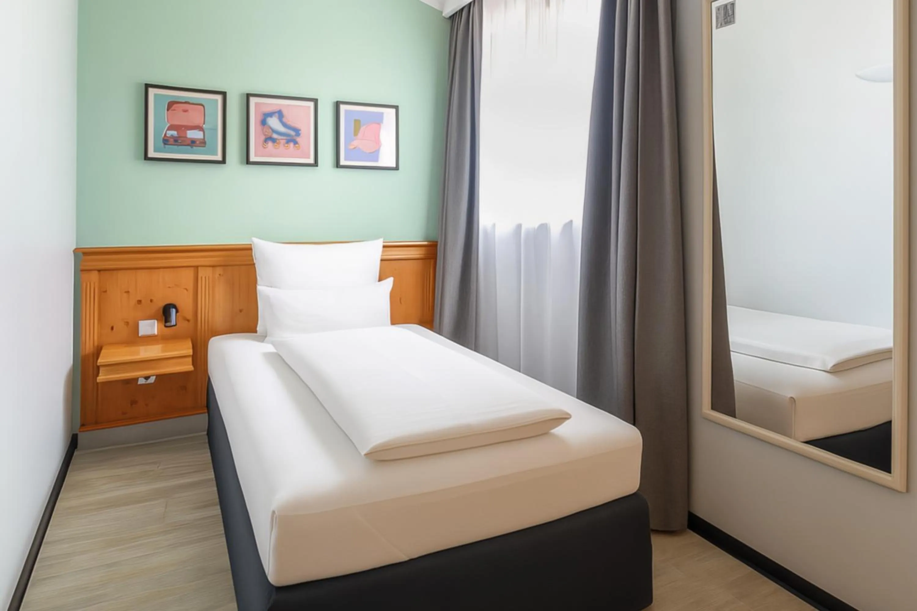 Bed in Garner Hotel Munich - Messe by IHG