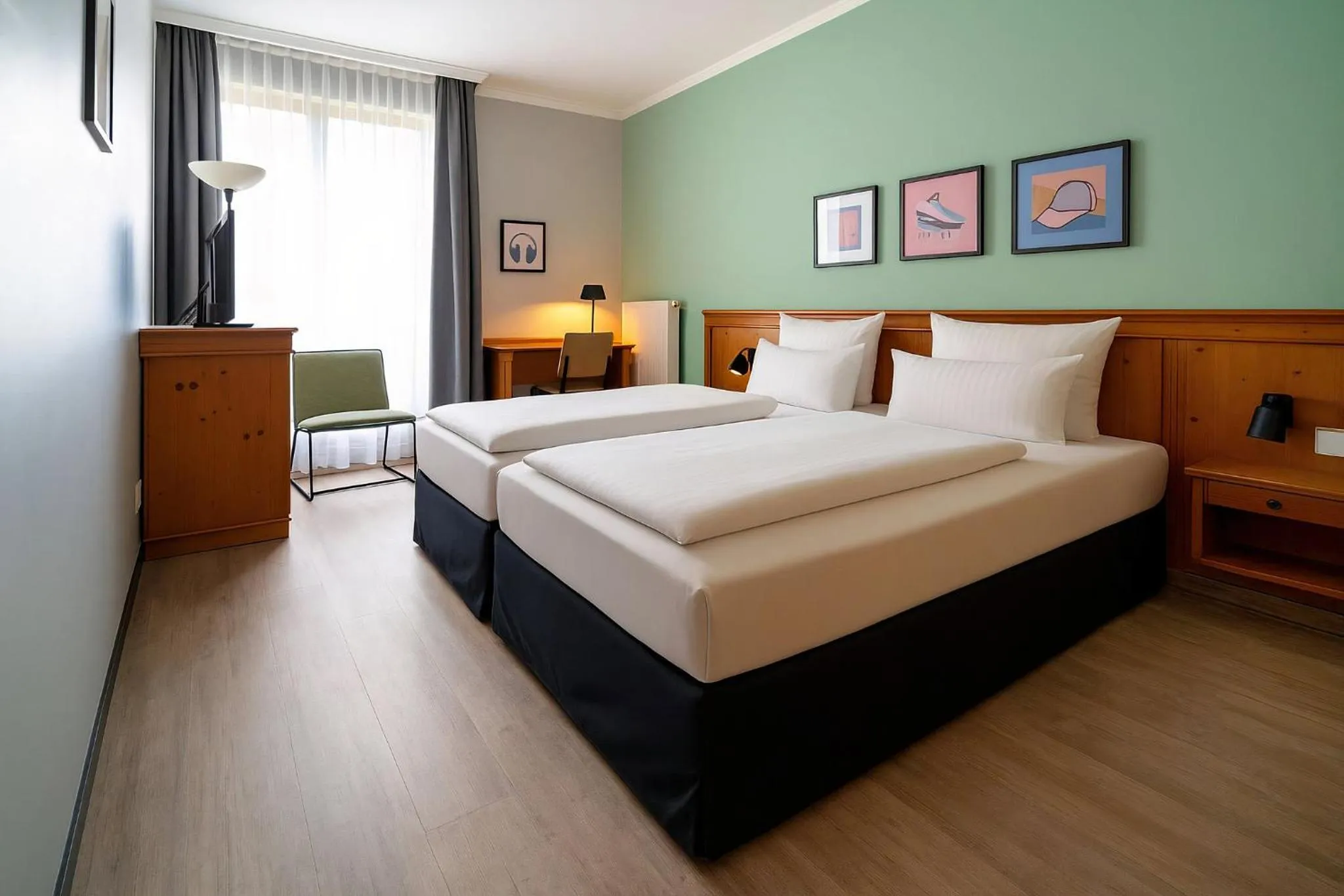 Photo of the whole room, Bed in Garner Hotel Munich - Messe by IHG