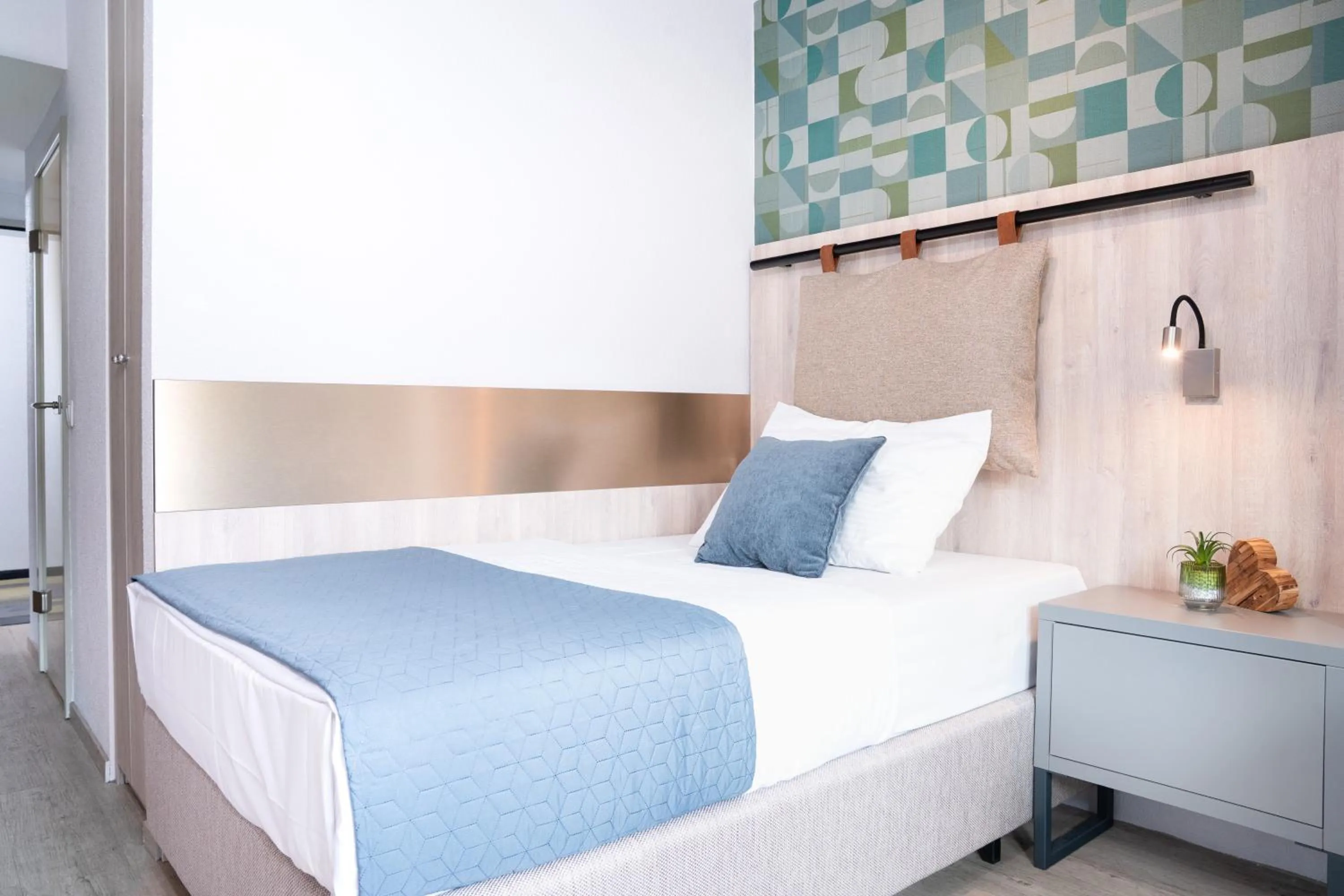 Photo of the whole room, Bed in HOTEL Am Spichernplatz