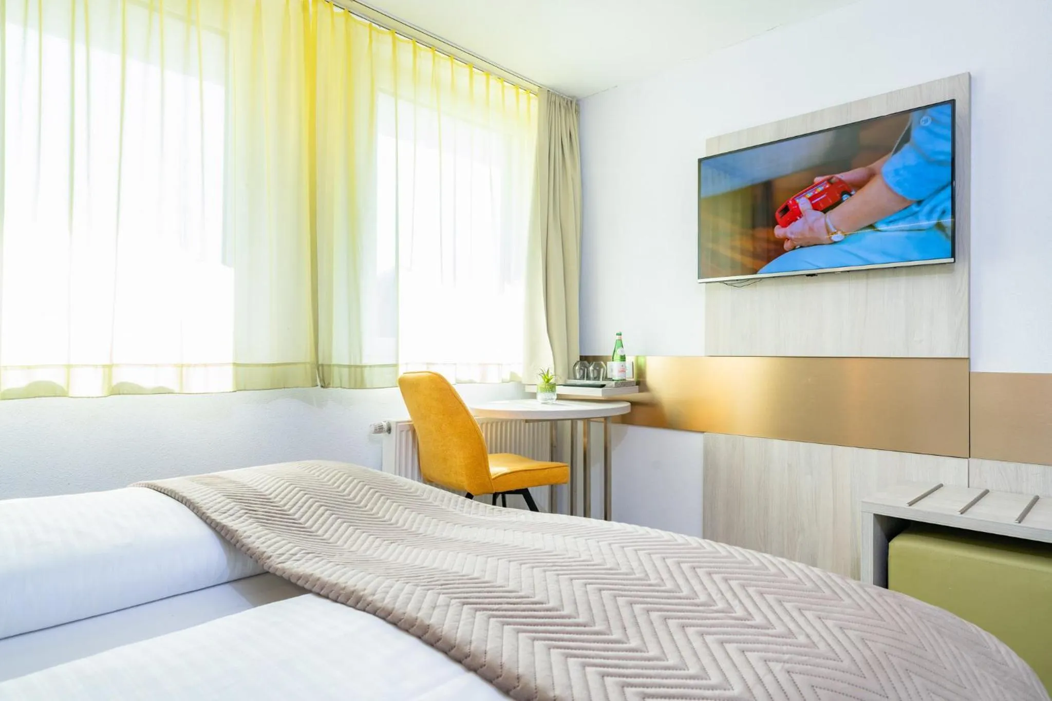 Photo of the whole room, Bed in HOTEL Am Spichernplatz