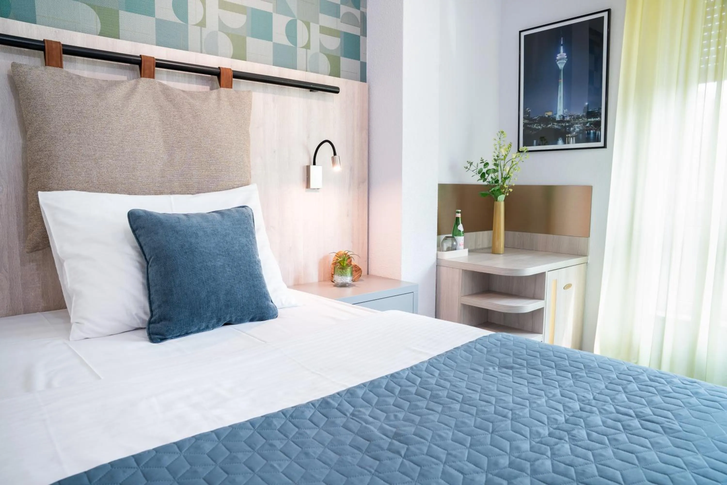 Photo of the whole room, Bed in HOTEL Am Spichernplatz