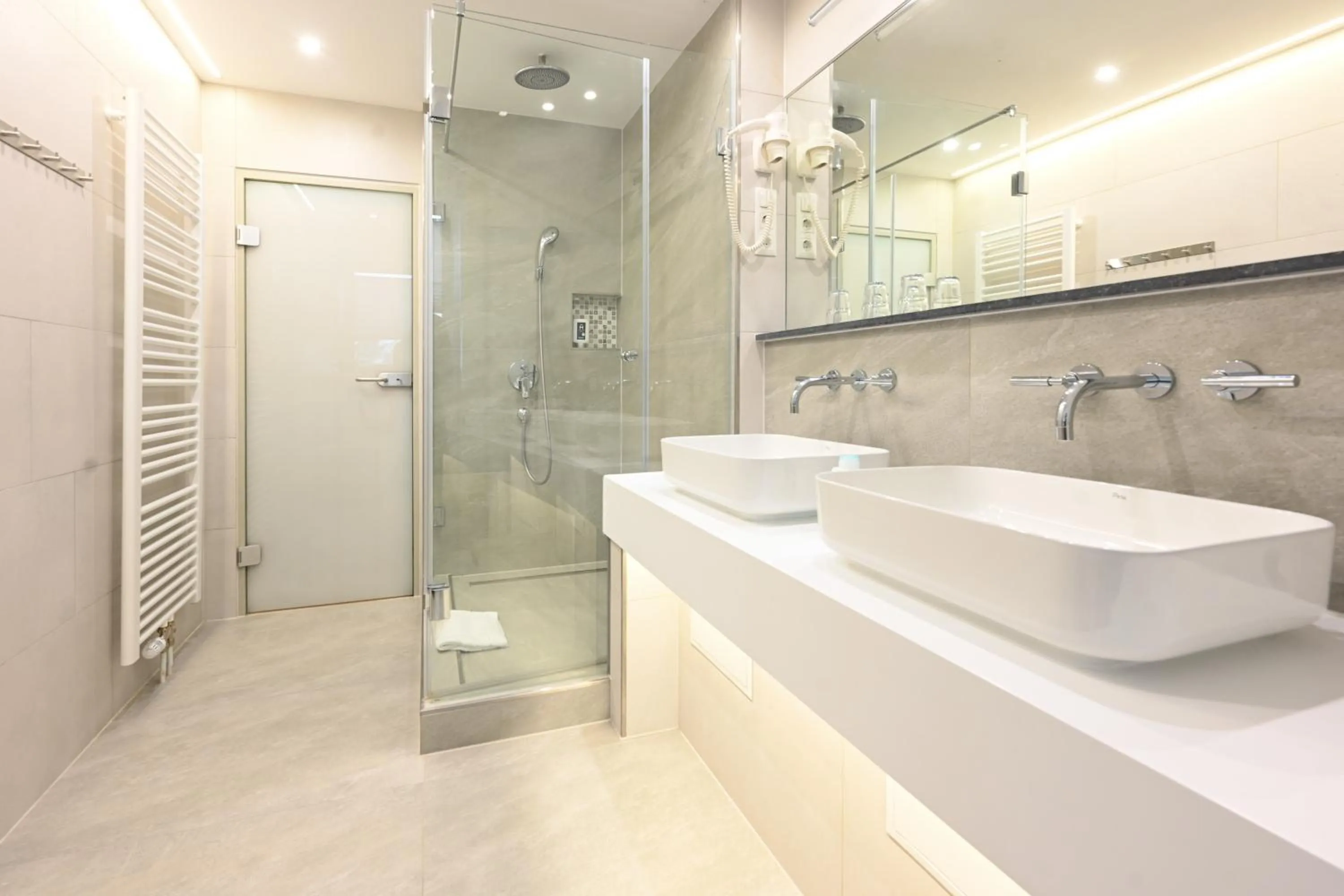 Shower in HOTEL Am Spichernplatz