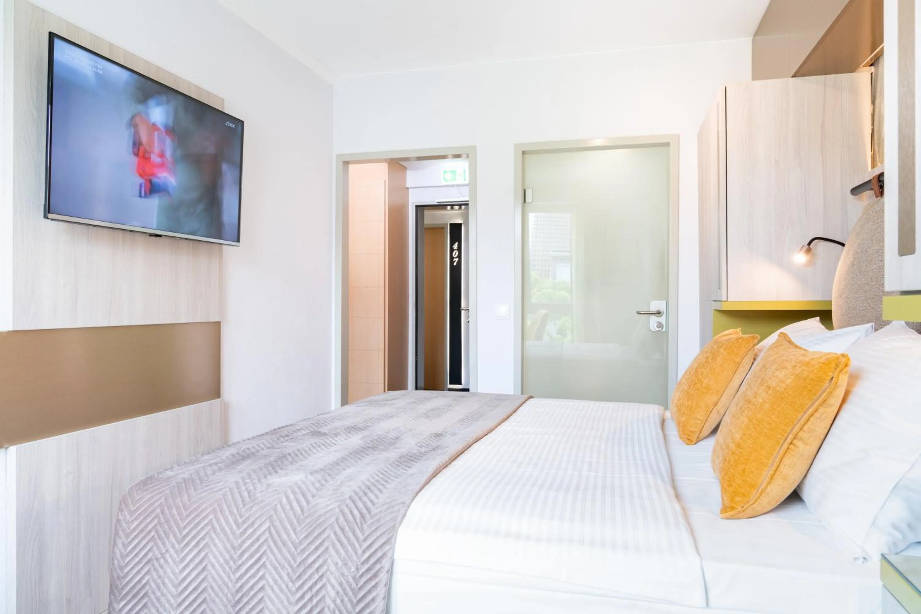 Photo of the whole room, Bed in HOTEL Am Spichernplatz