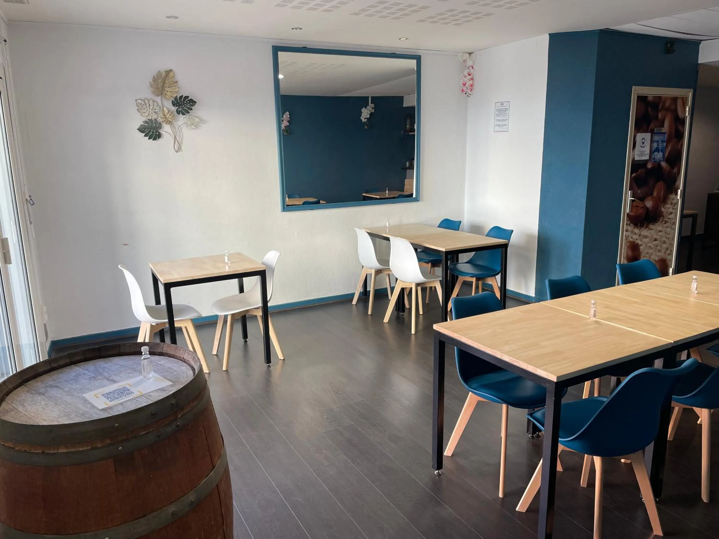 Restaurant/places to eat in Logis Hôtel Castel de Mirambel