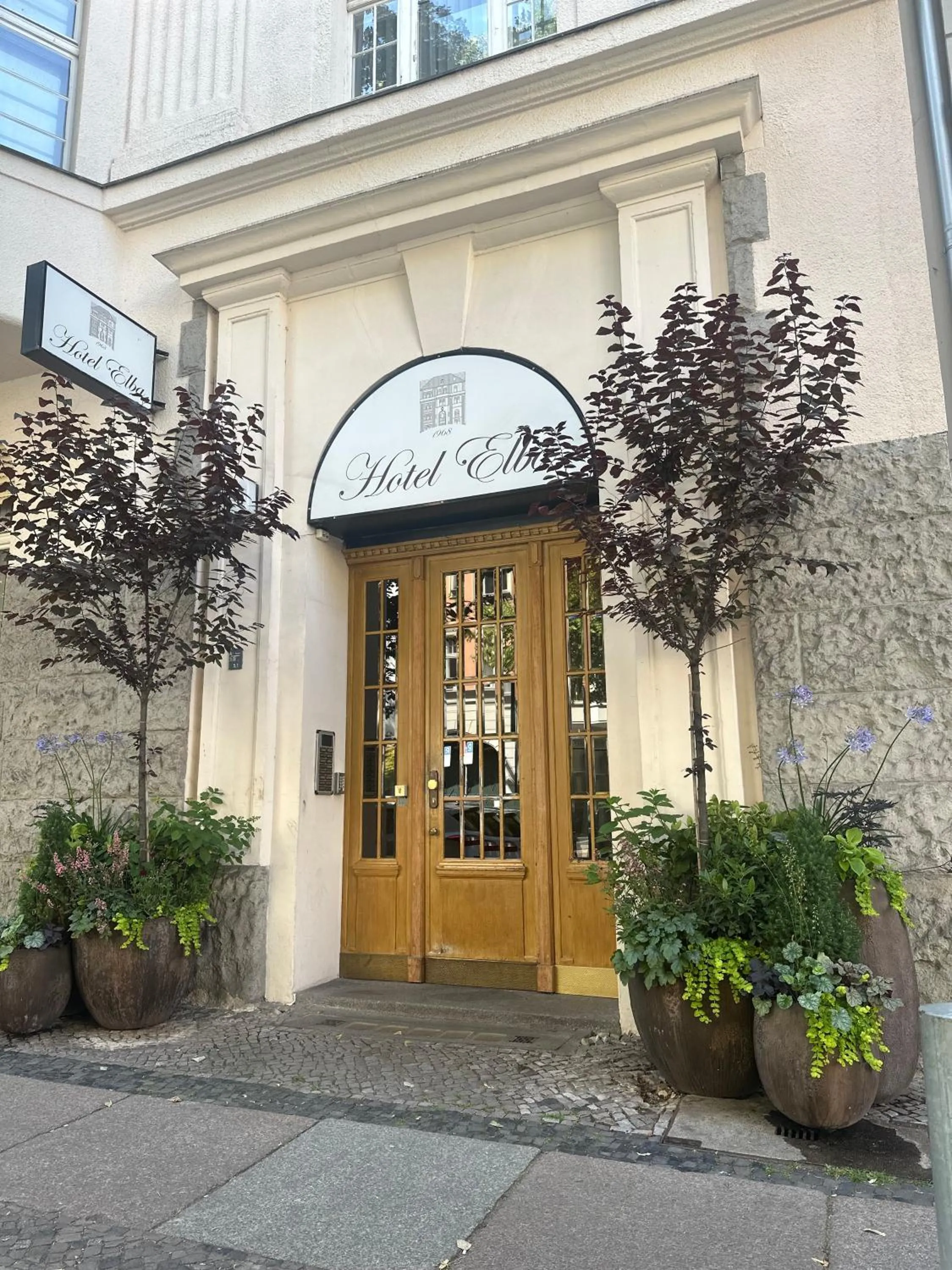 Property building in Hotel Elba am Kurfürstendamm - Design Chambers