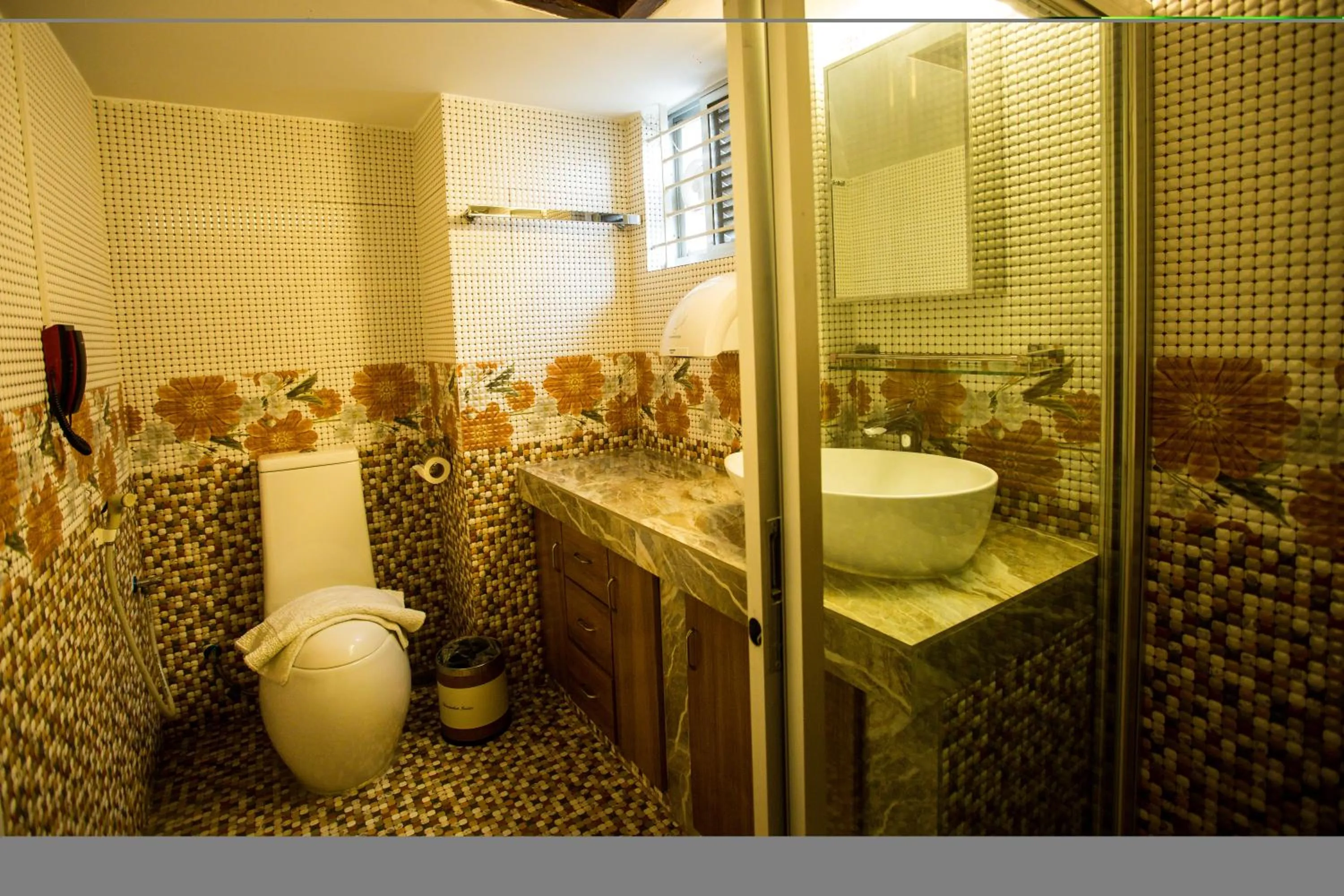Bathroom in Shinepukur Suites