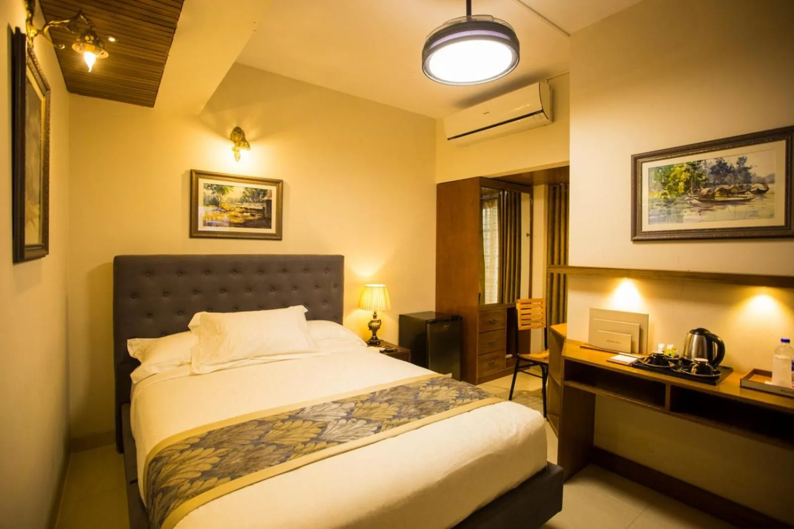 Bed in Shinepukur Suites