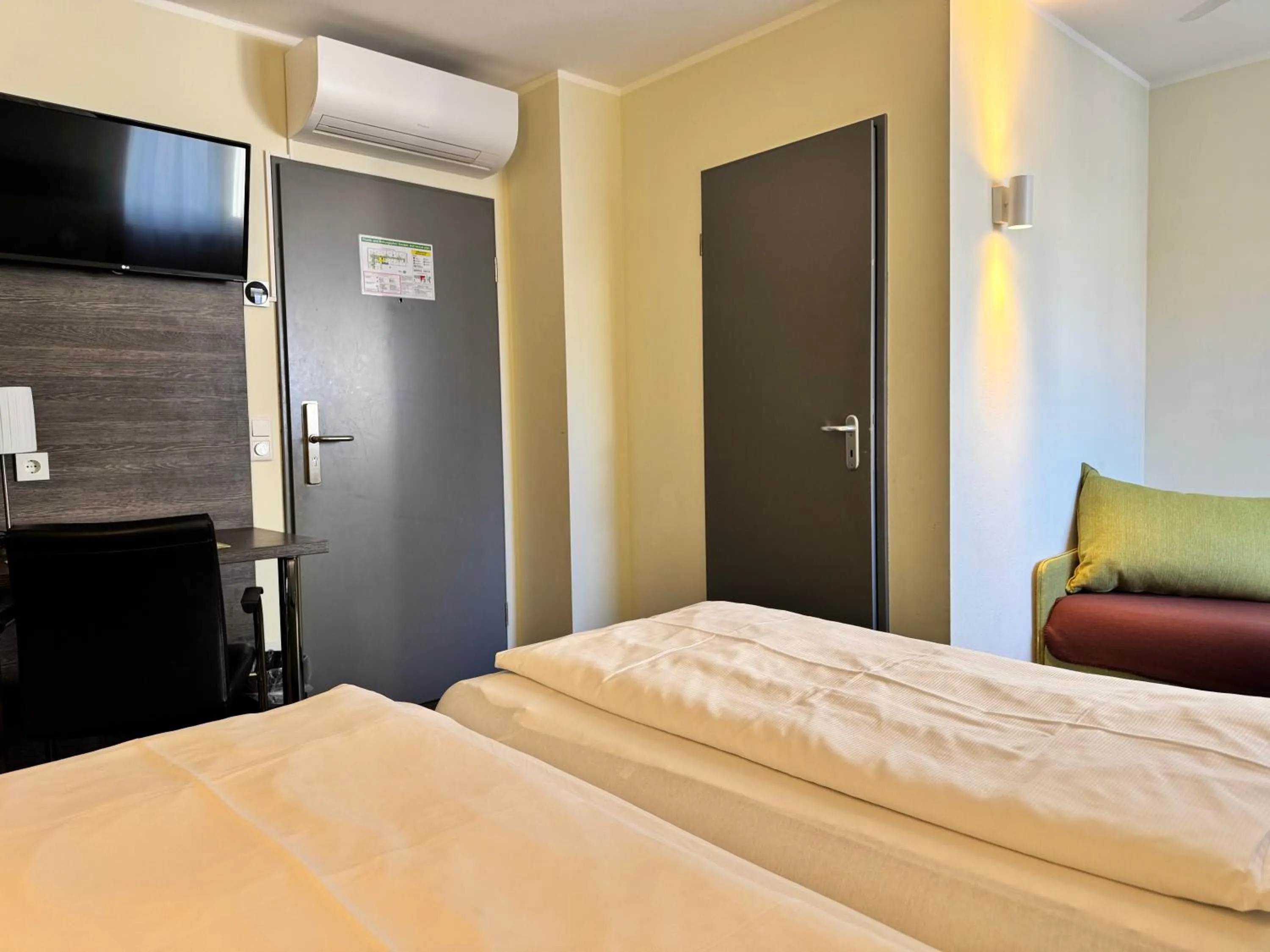 Bed in Behringers City Hotel Nürnberg