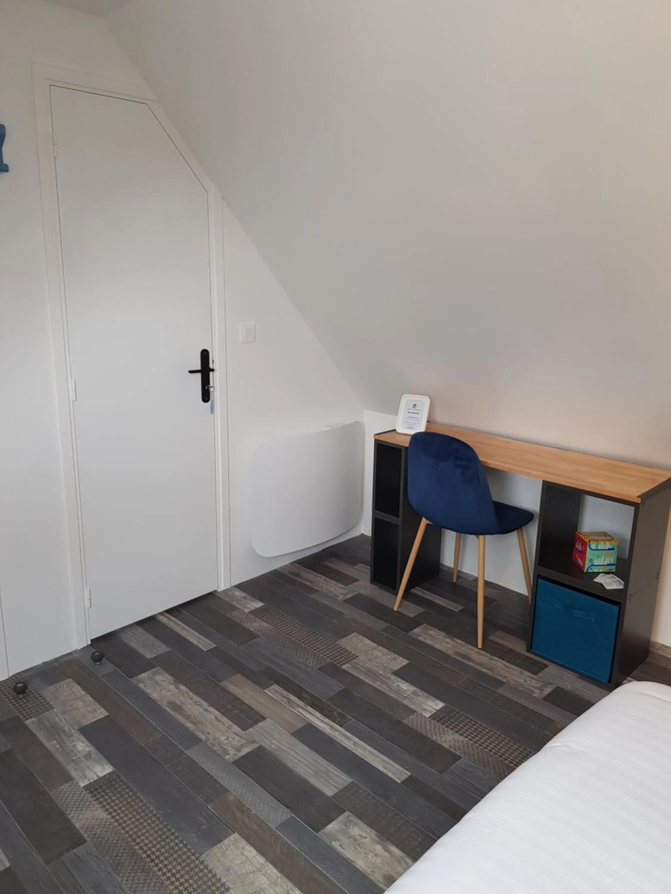 Bedroom, Bed in L'havre de Saint Germain