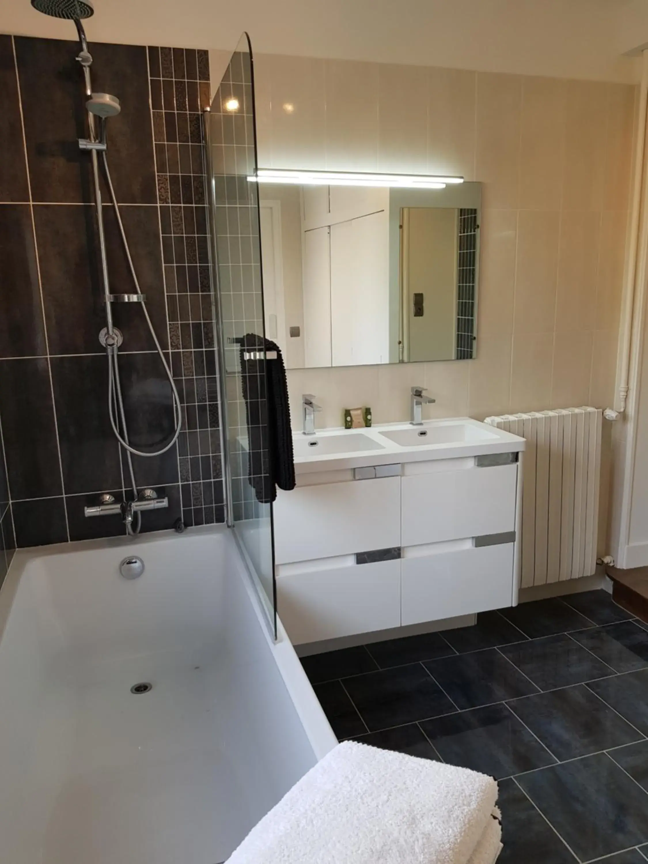 Quadruple Room - single occupancy in L'havre de Saint Germain Quadruple Room - single occupancy in L'havre de Saint Germain