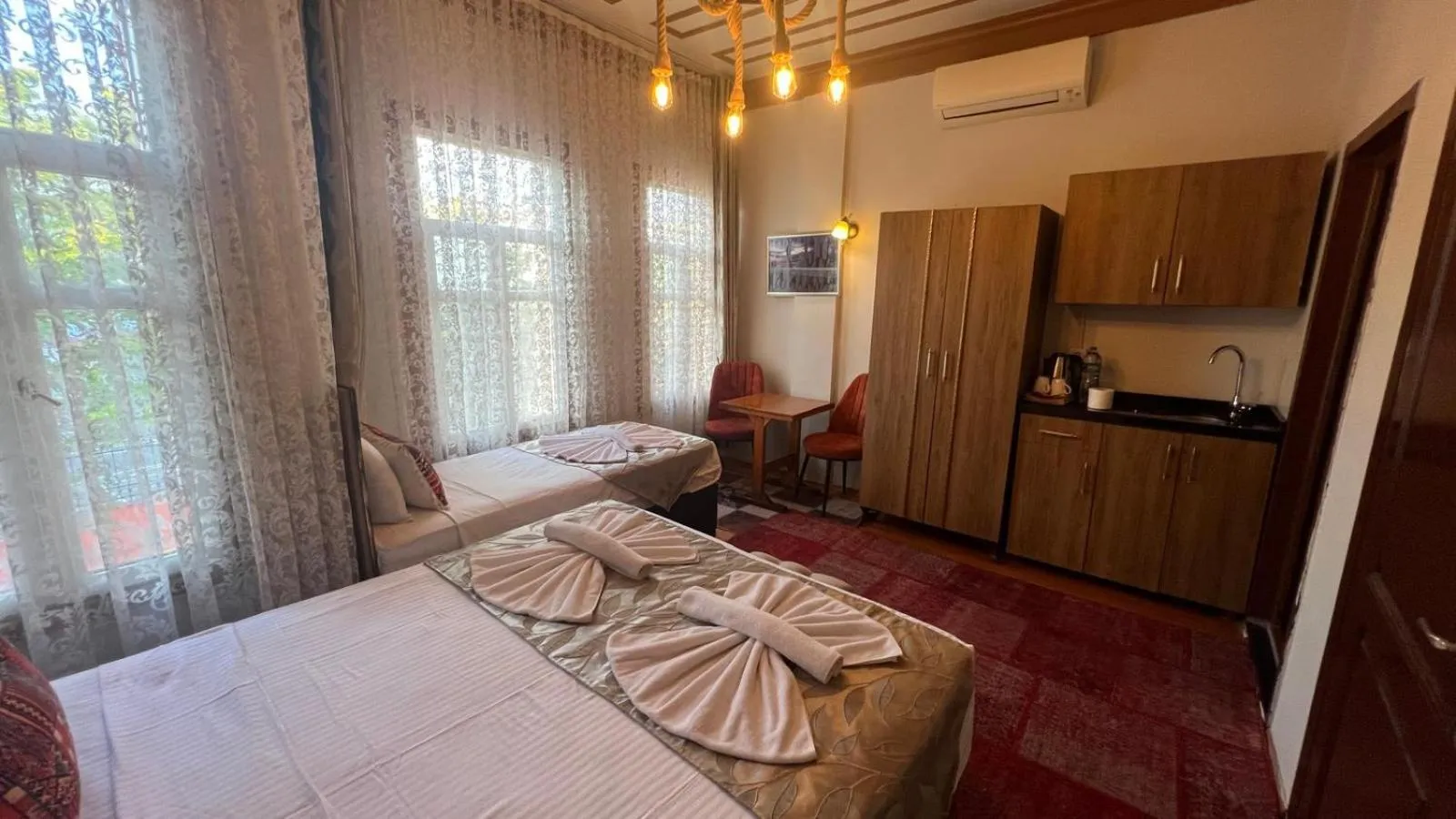 Photo of the whole room, Bed in April Story Apart Hotel