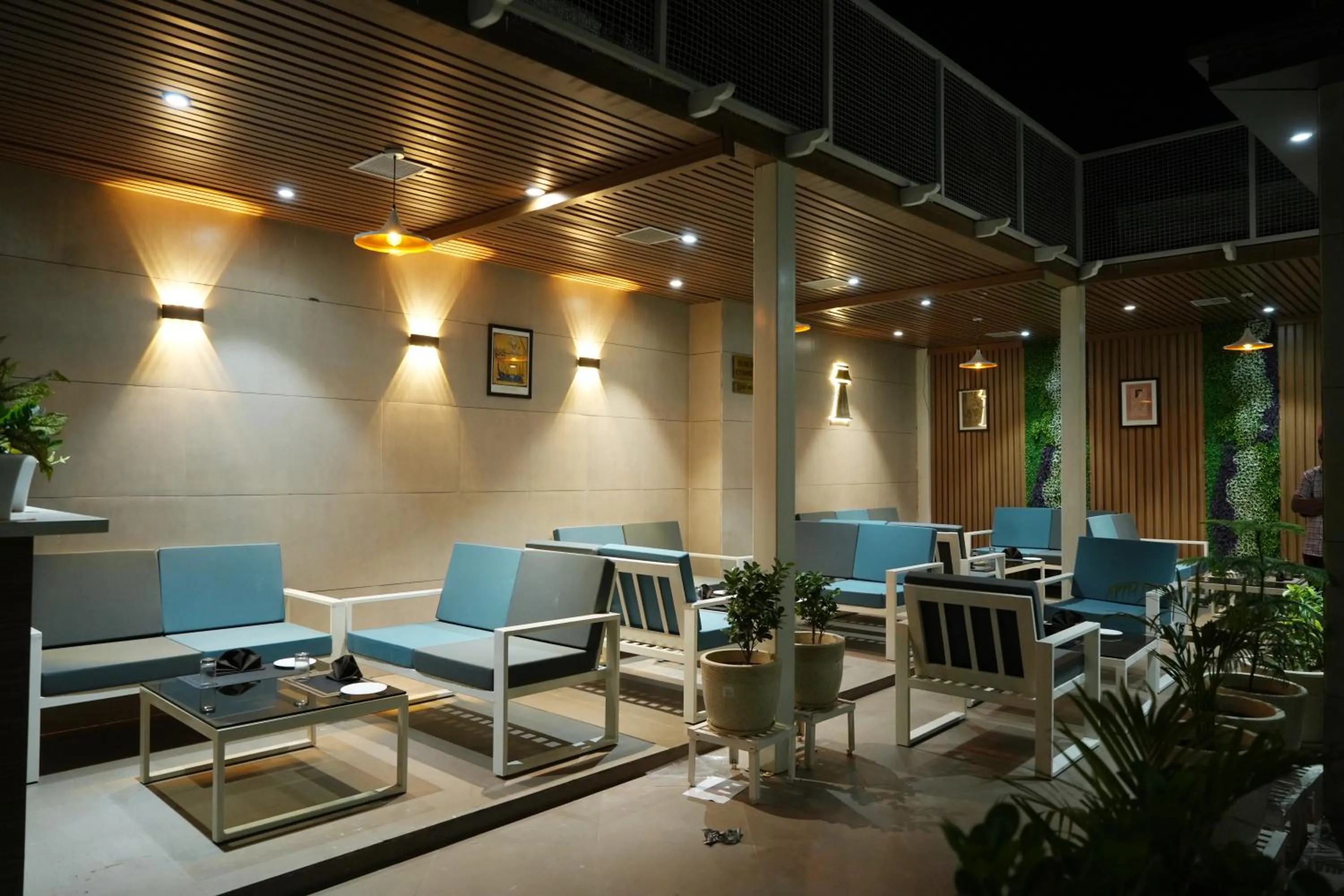 Restaurant/places to eat in Hotel THE LAMP