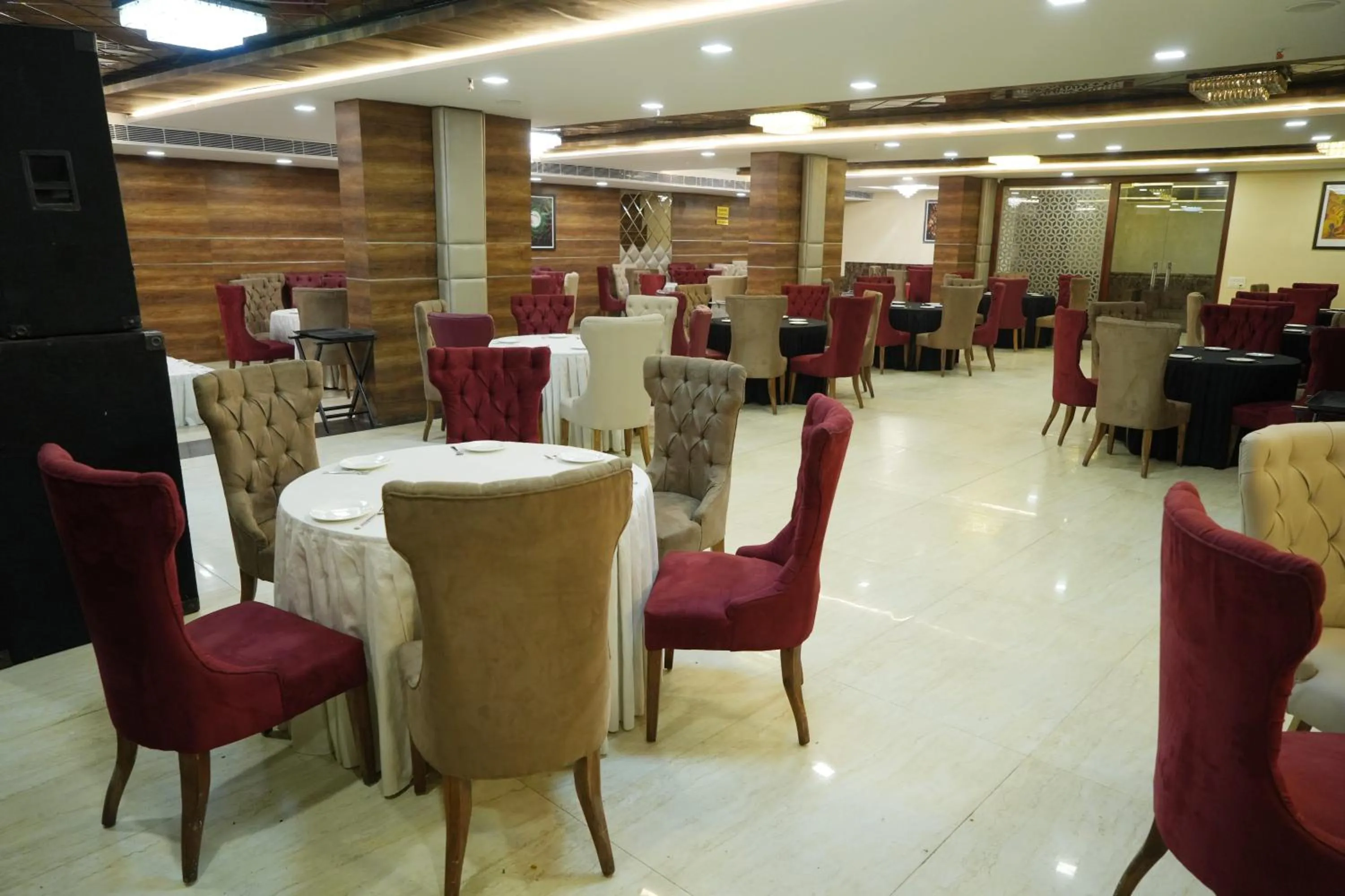 Restaurant/places to eat in Hotel THE LAMP