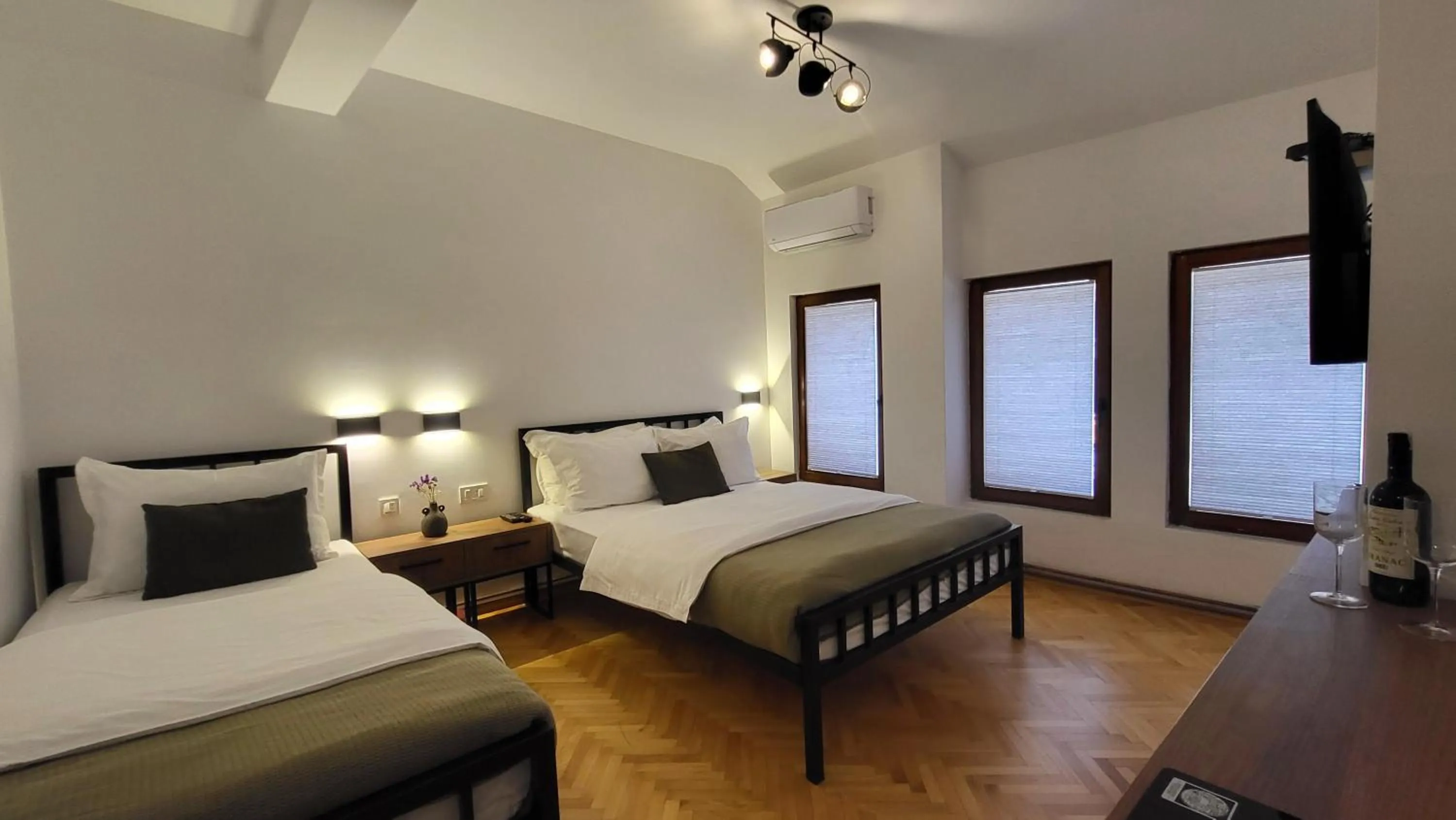 Bedroom, Bed in Grand Boutique Hotel