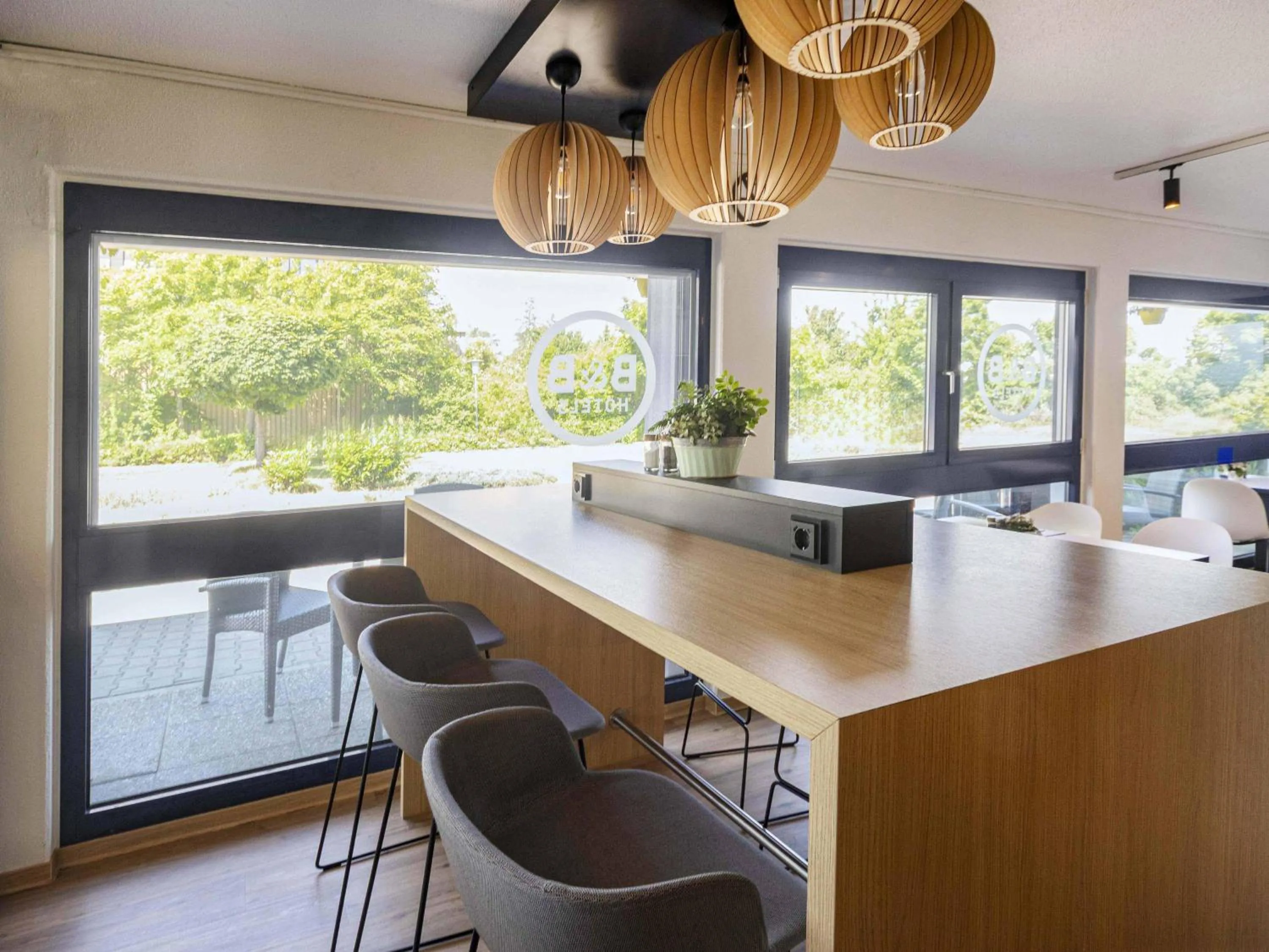 Lobby or reception in B&B HOTEL Leipzig-Schönefeld