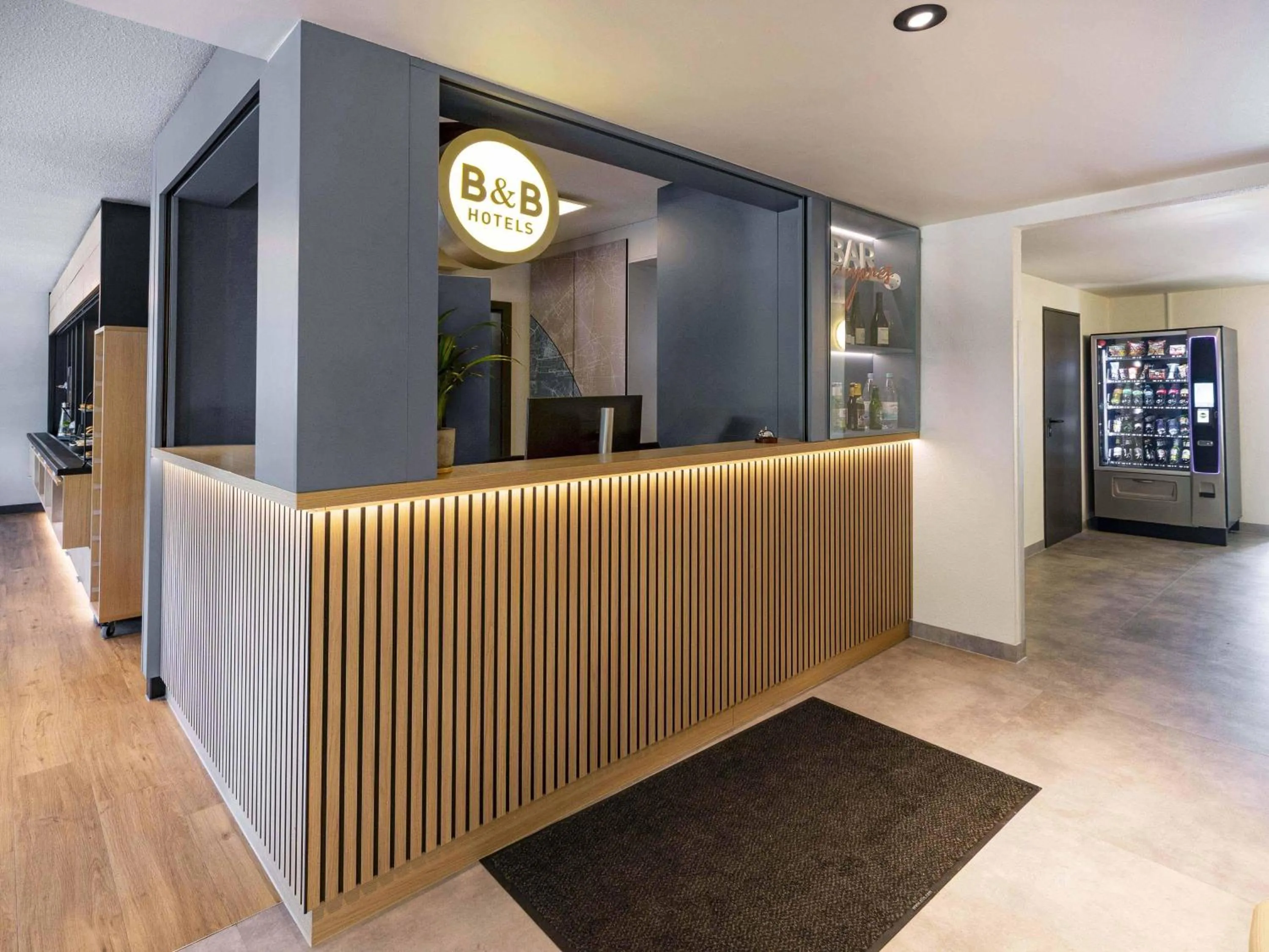 Lobby or reception in B&B HOTEL Leipzig-Schönefeld