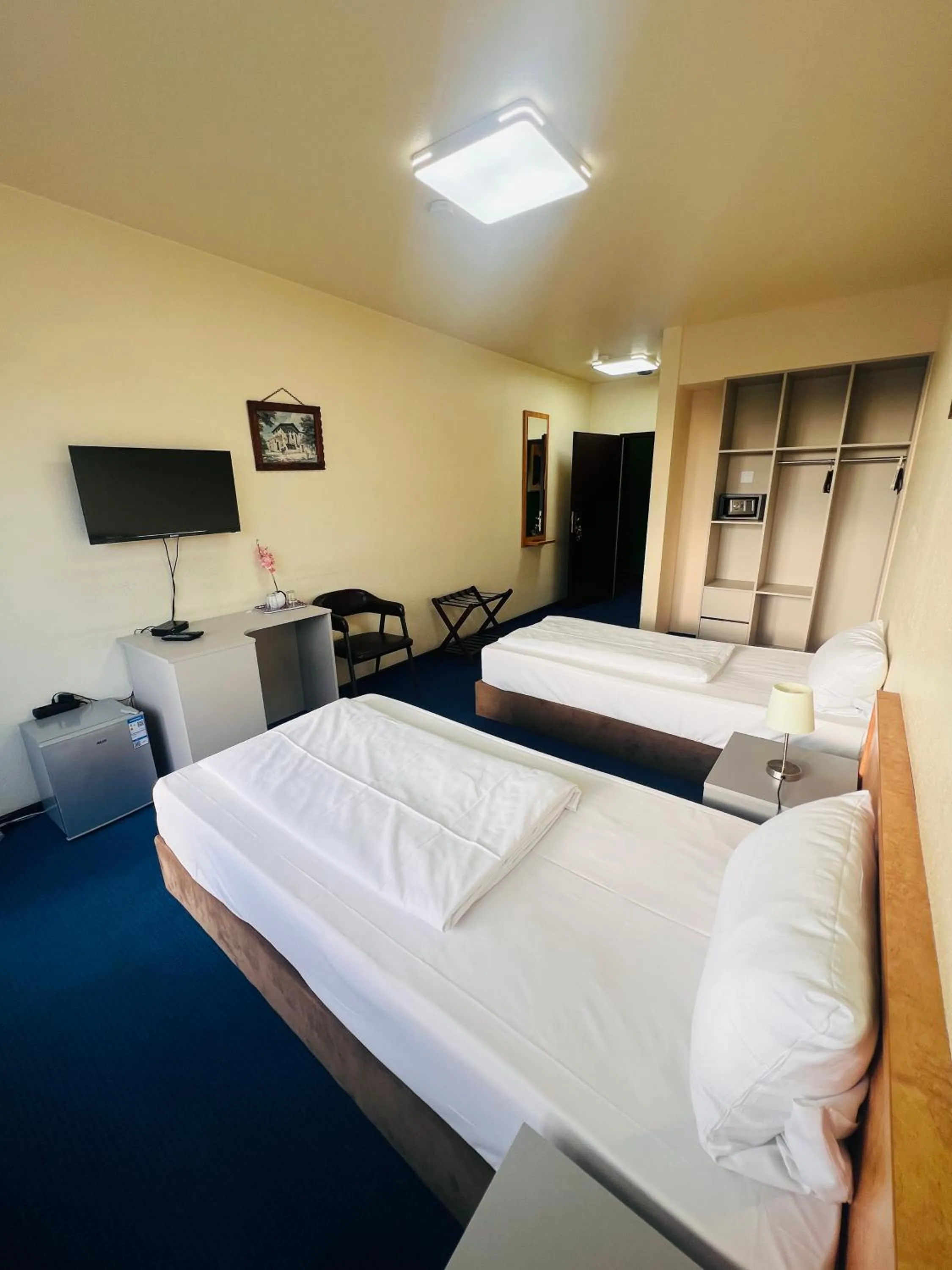 Photo of the whole room, Bed in Hotel Am Flughafen