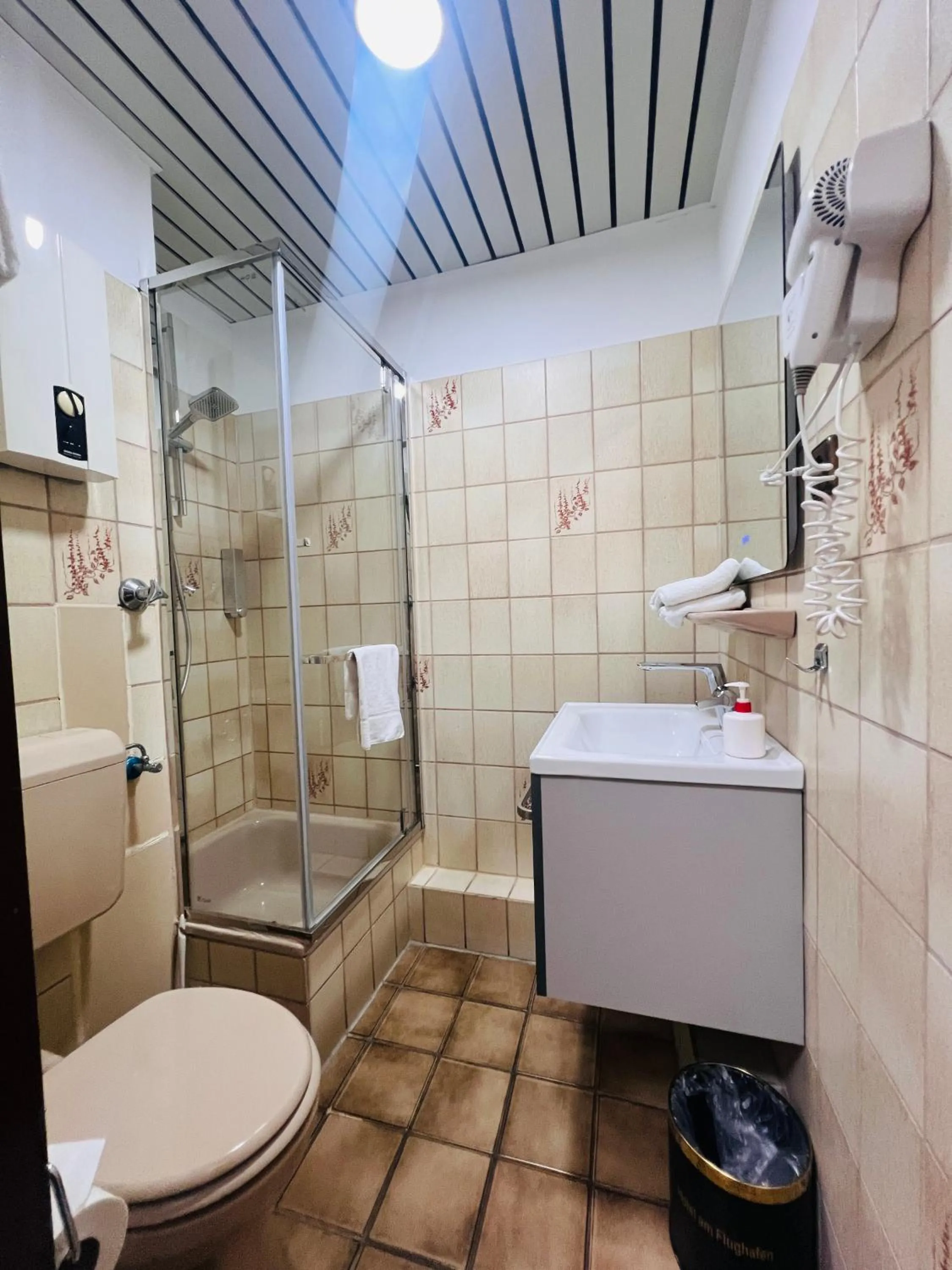 Shower in Hotel Am Flughafen